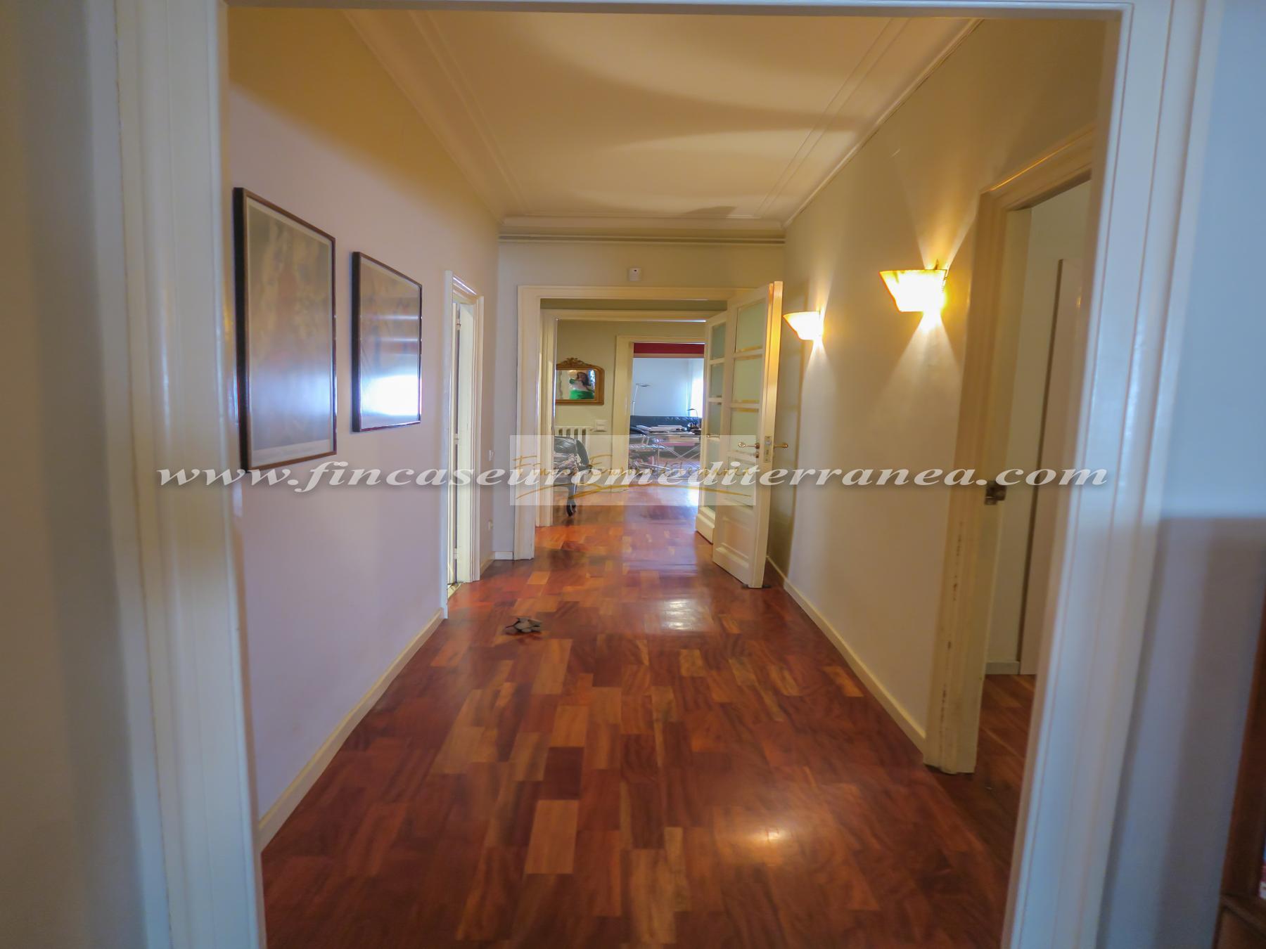 For sale of apartment in Barcelona