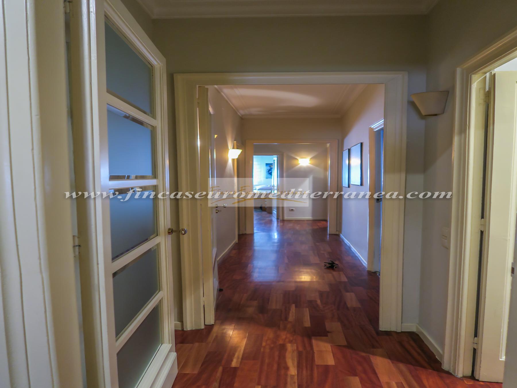 For sale of apartment in Barcelona