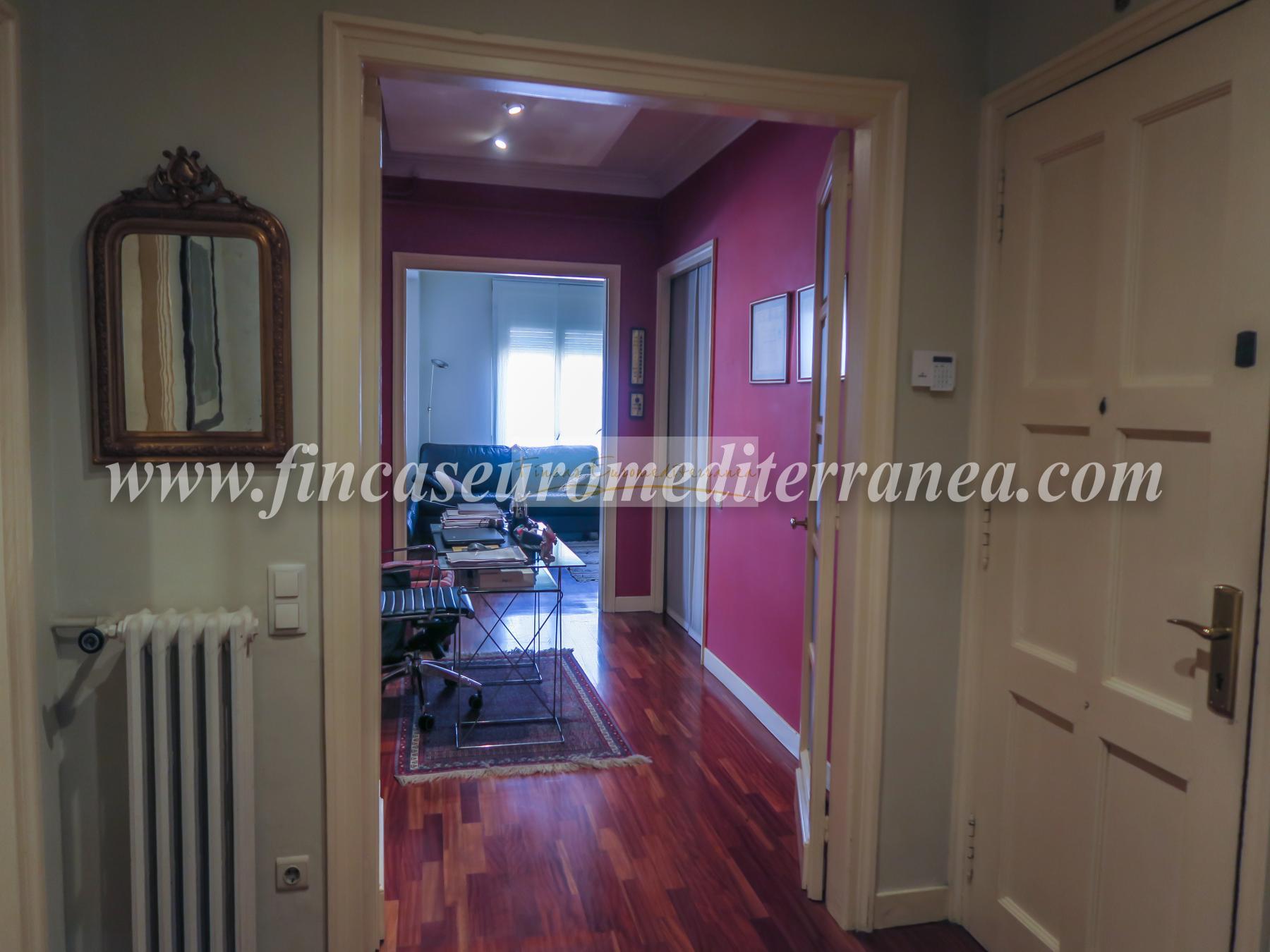 For sale of apartment in Barcelona