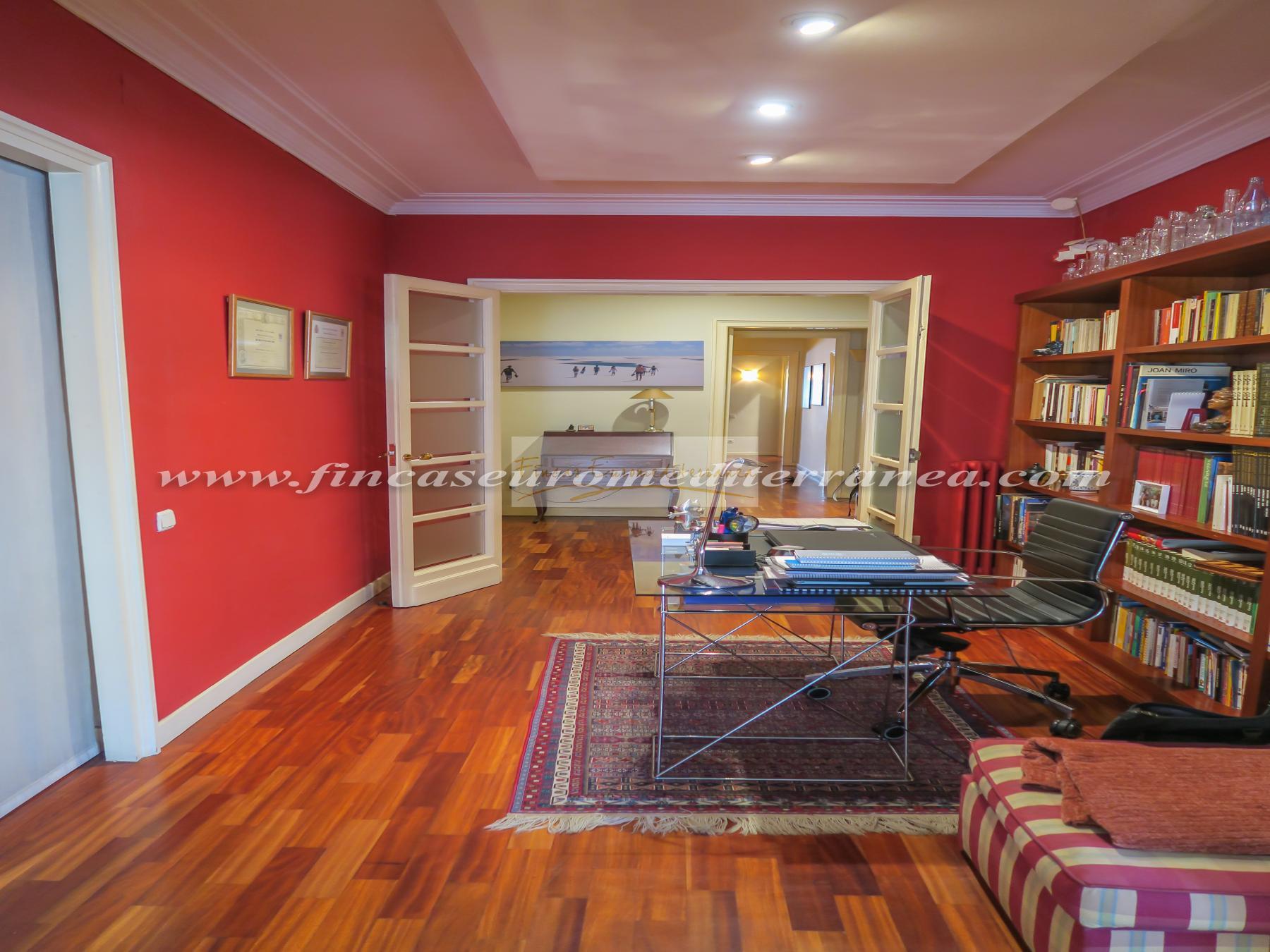 For sale of apartment in Barcelona