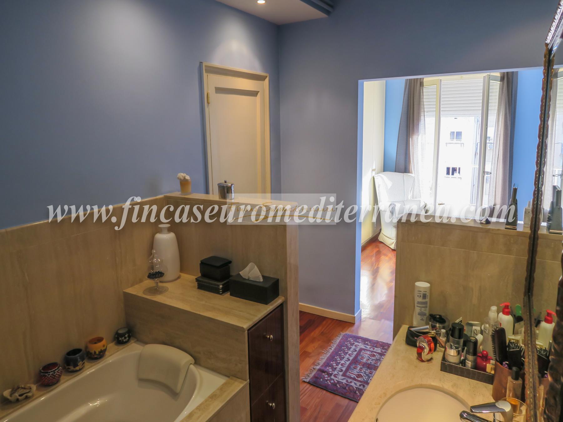 For sale of apartment in Barcelona