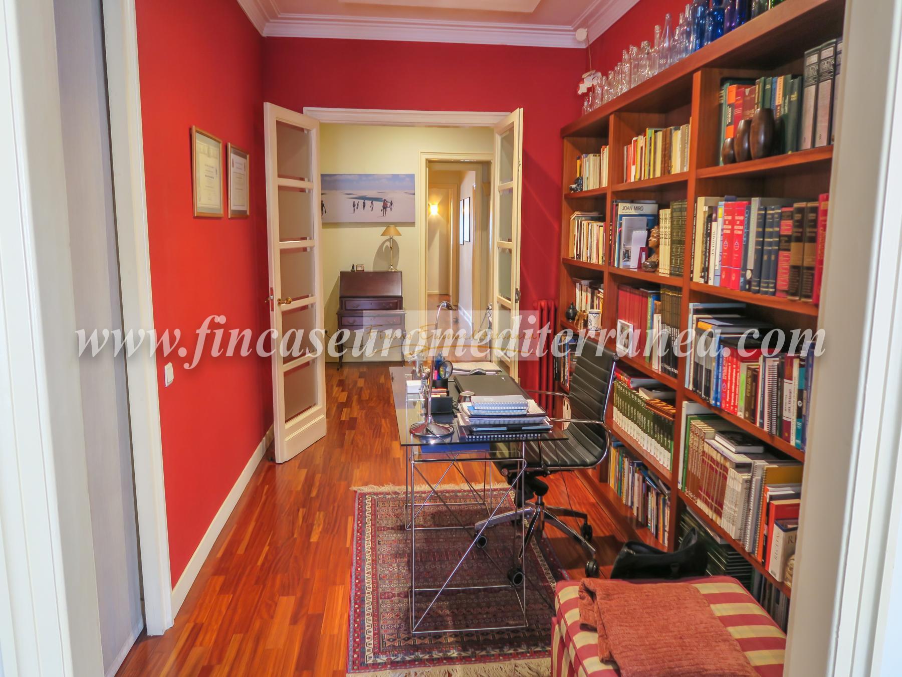 For sale of apartment in Barcelona