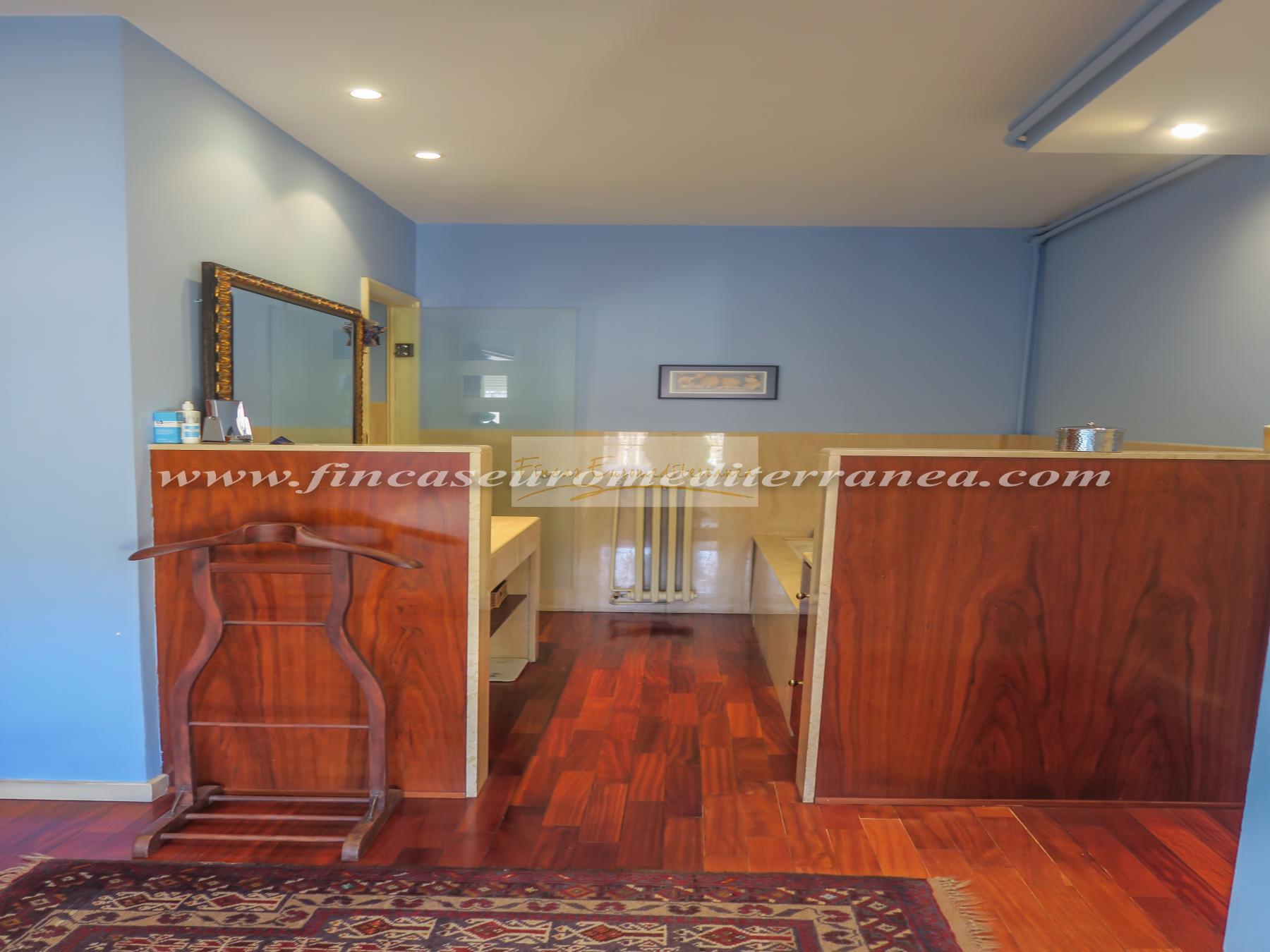 For sale of apartment in Barcelona