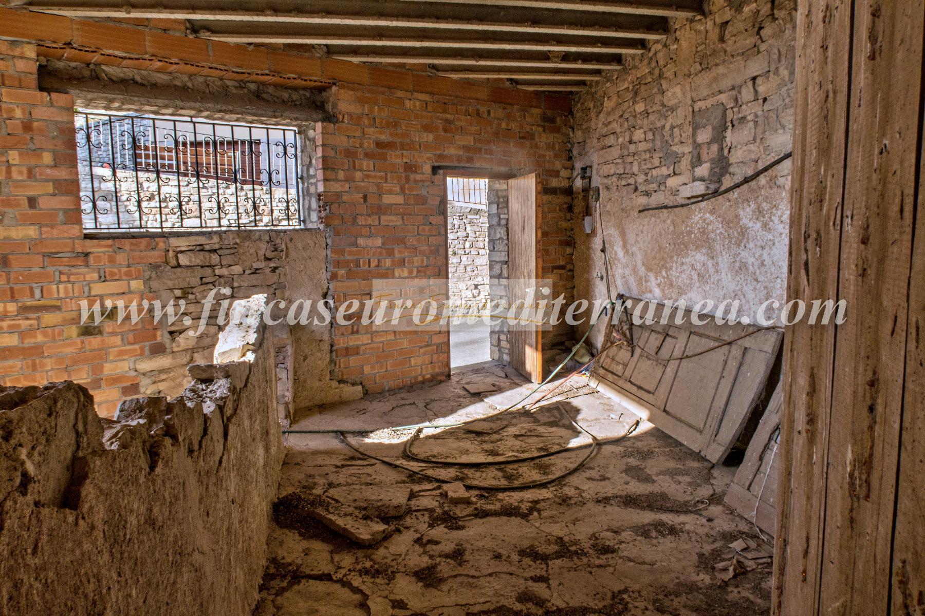 For sale of house in Montmaneu
