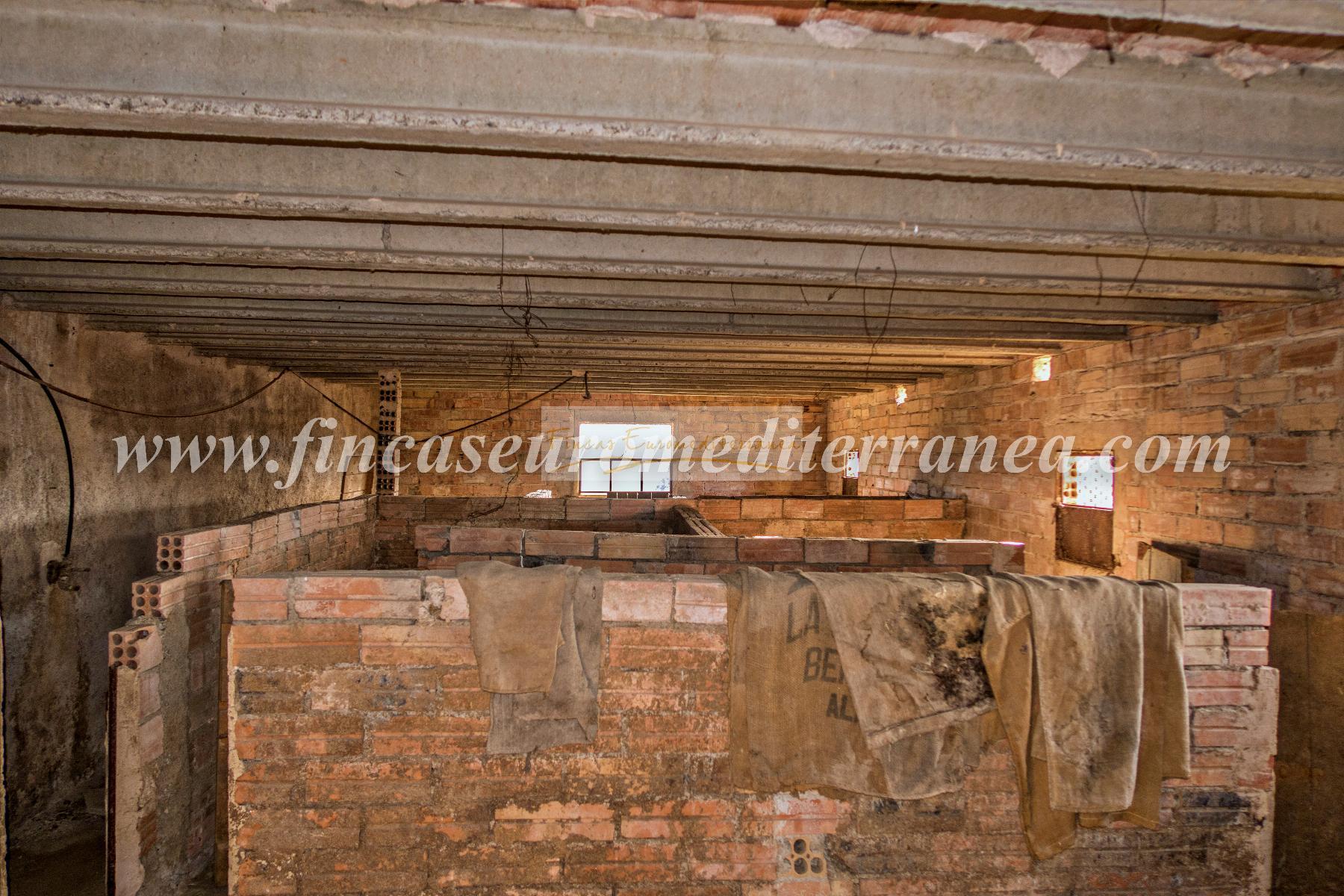 For sale of house in Montmaneu