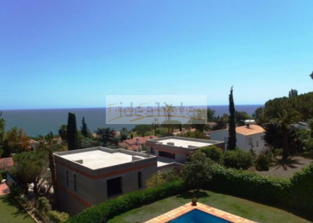 For sale of chalet in Blanes