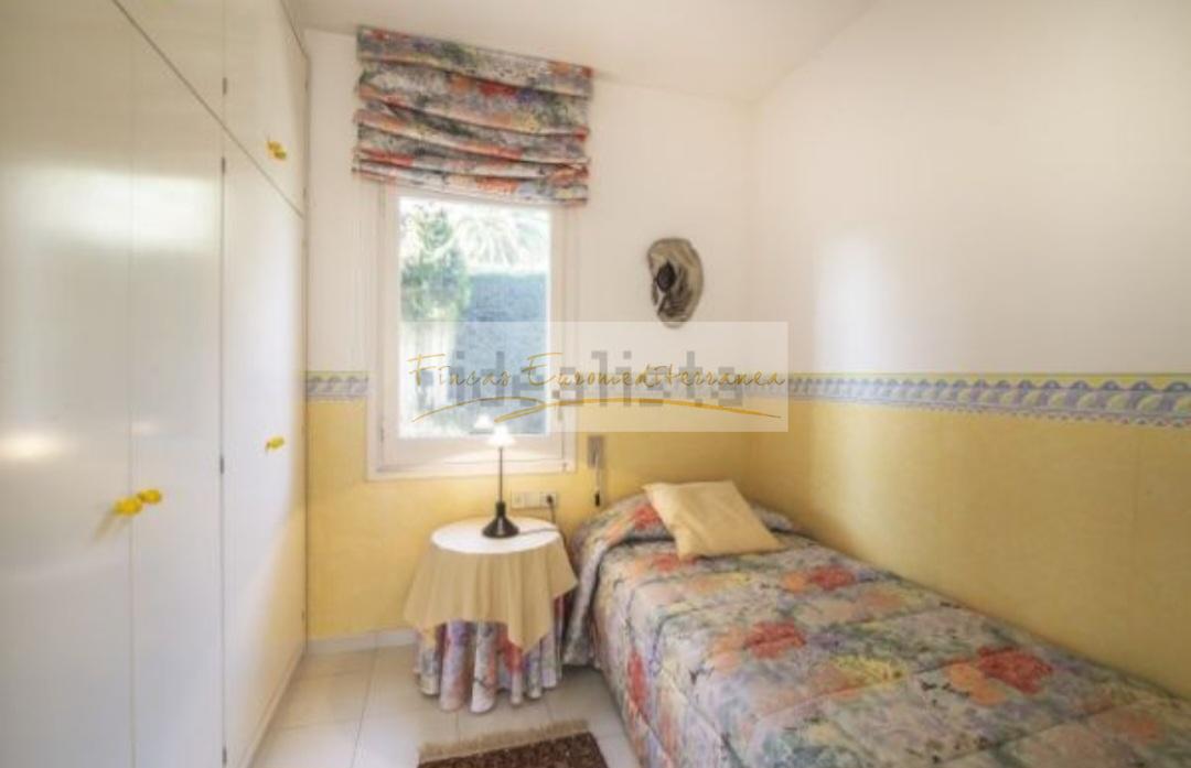 For sale of chalet in Blanes