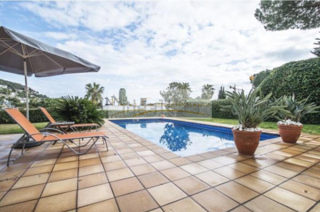 For sale of chalet in Blanes