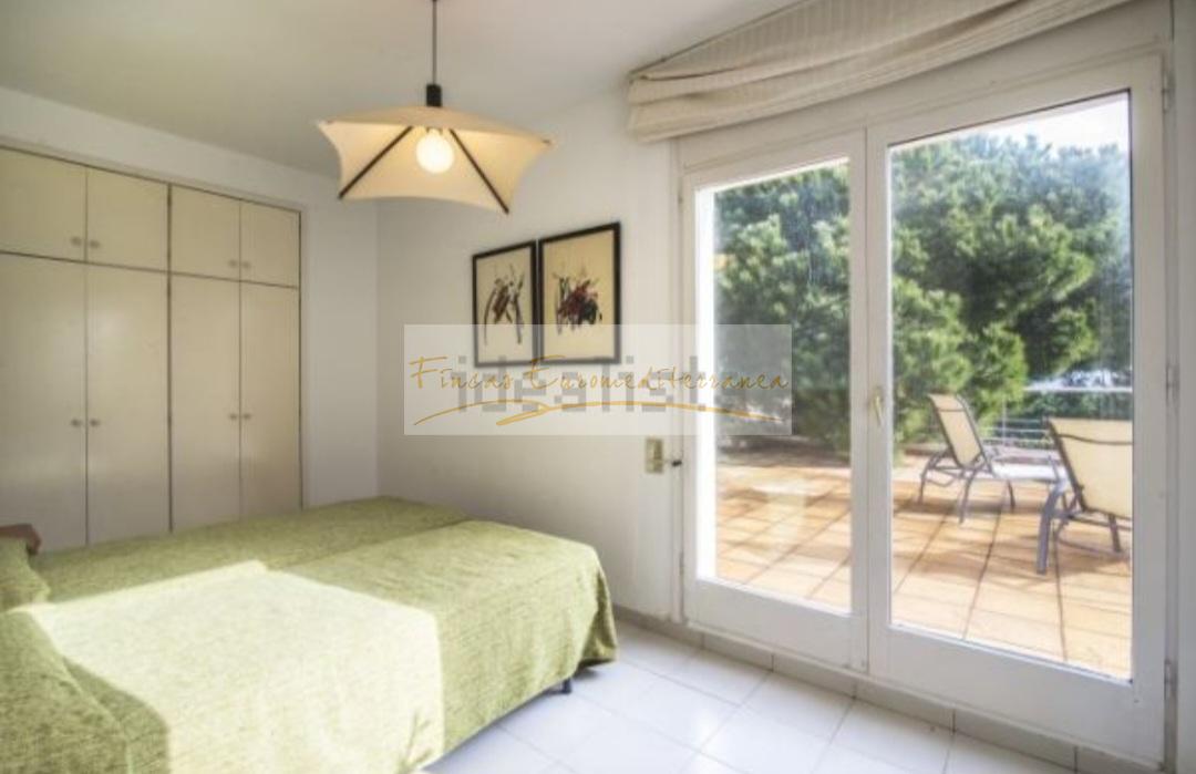 For sale of chalet in Blanes