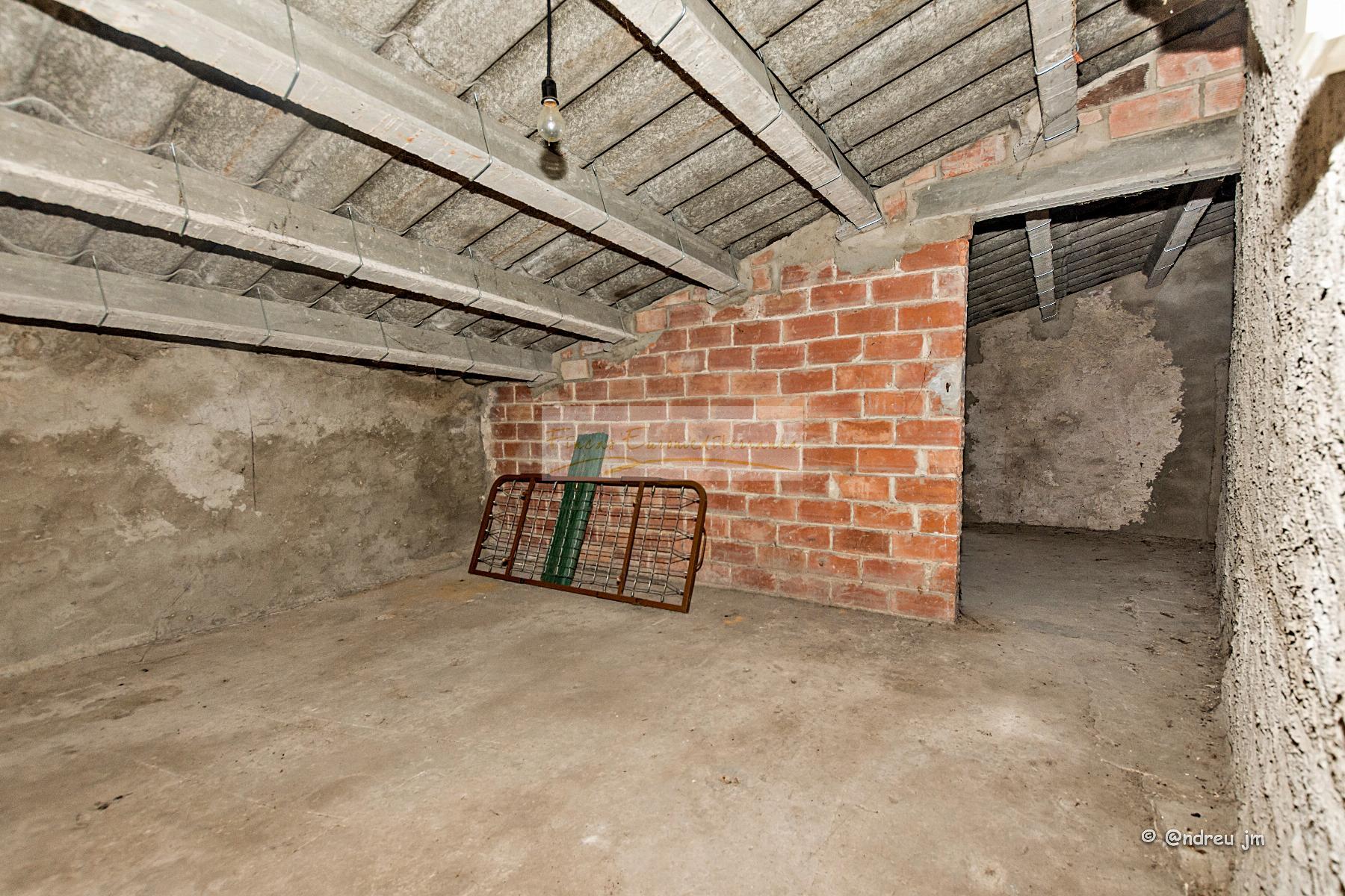 For sale of house in Montmaneu