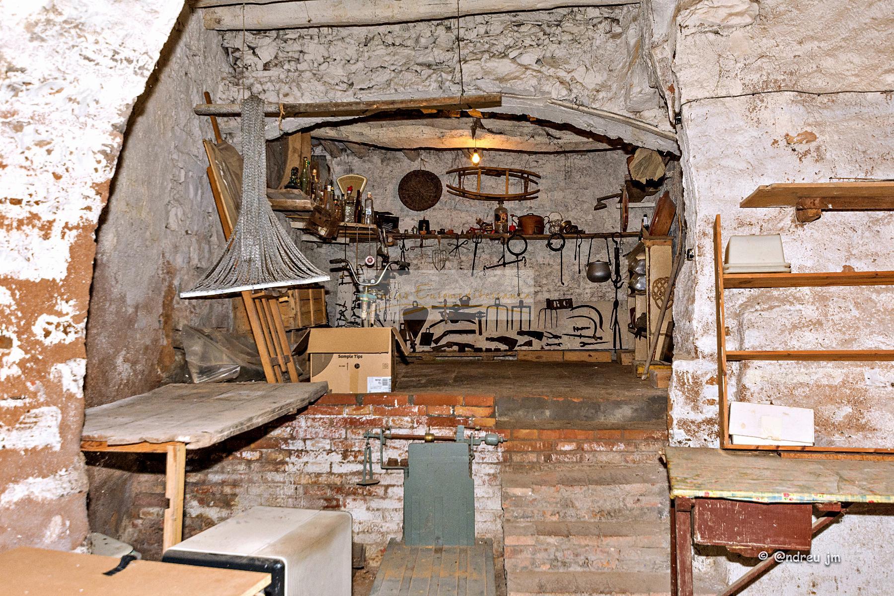 For sale of house in Montmaneu