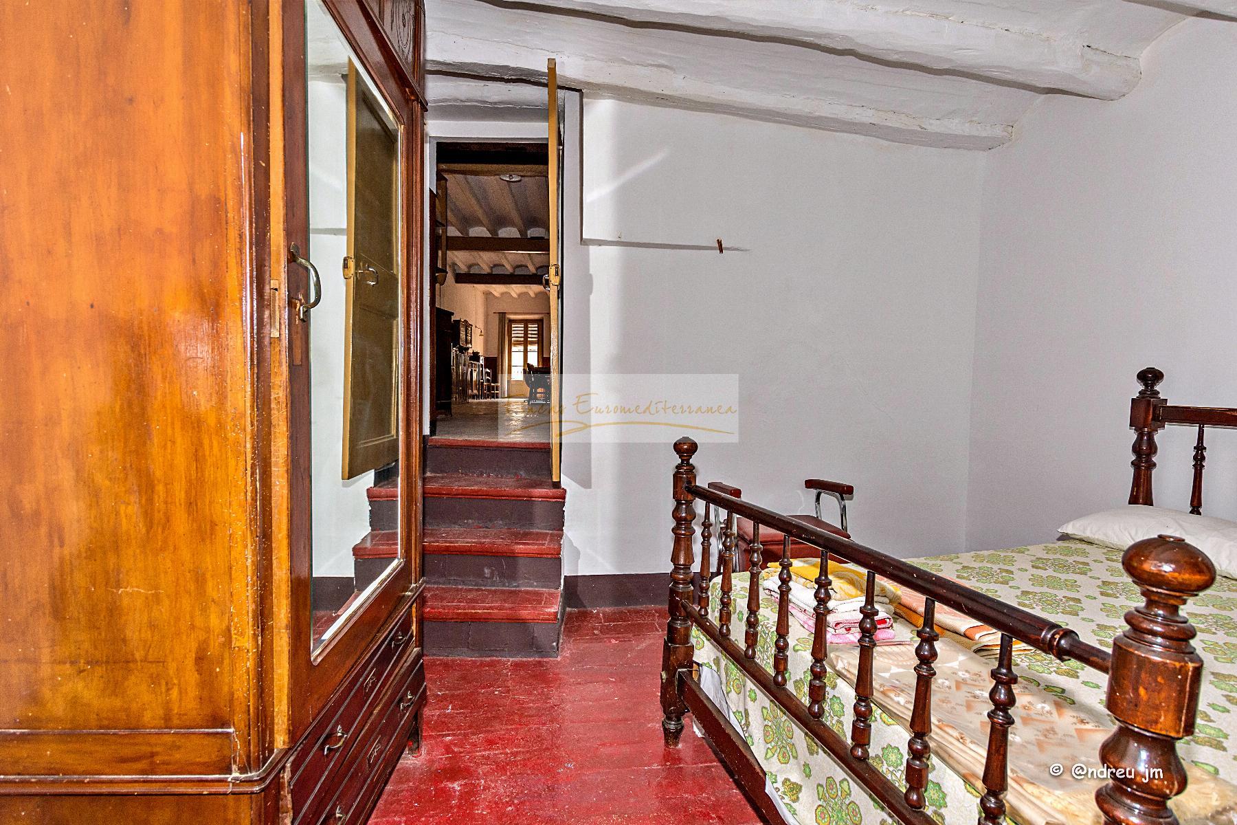 For sale of house in Montmaneu