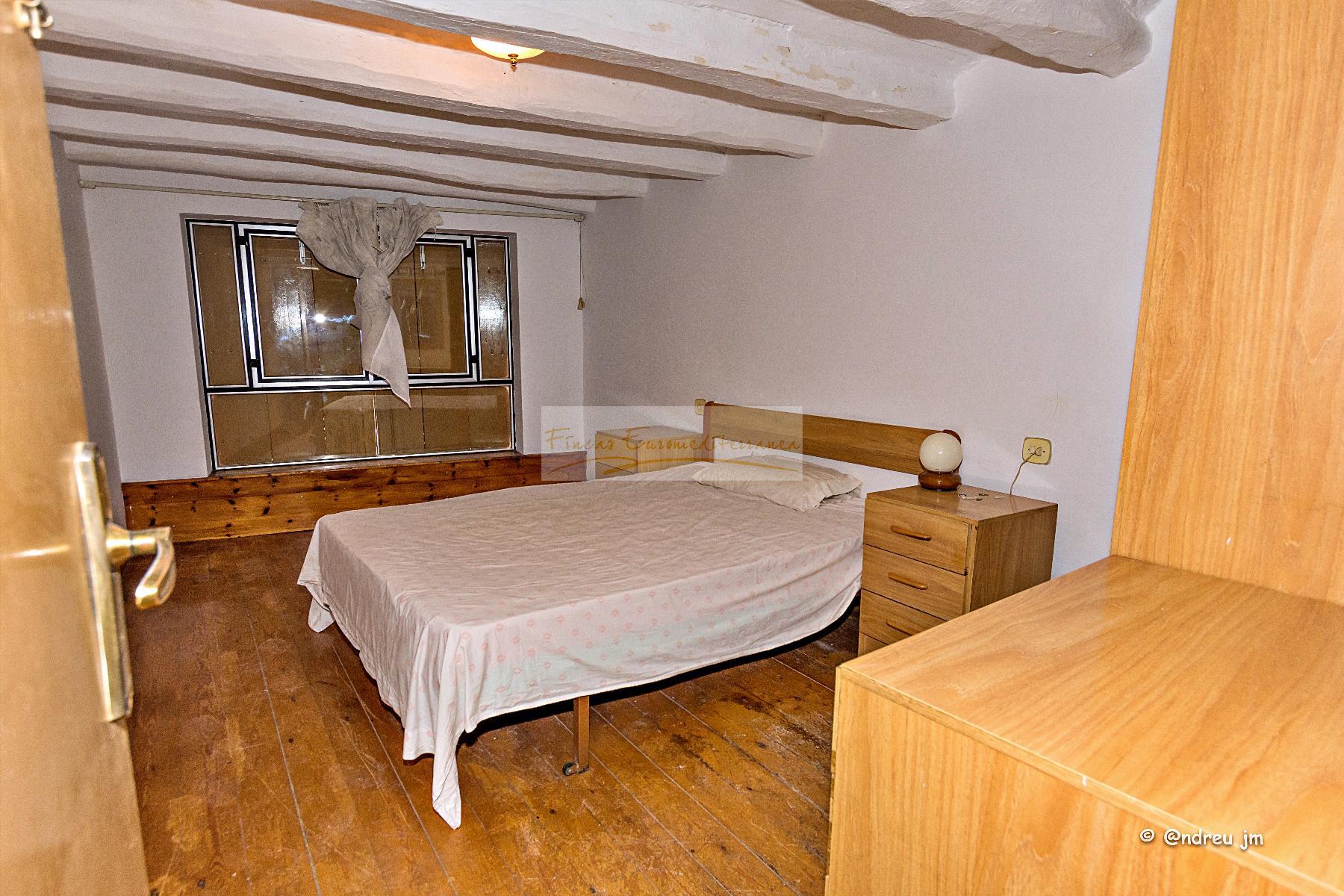 For sale of house in Montmaneu