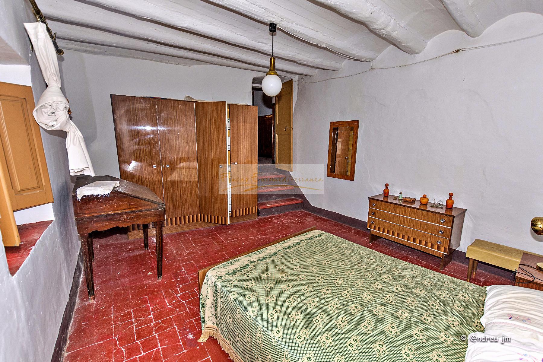 For sale of house in Montmaneu