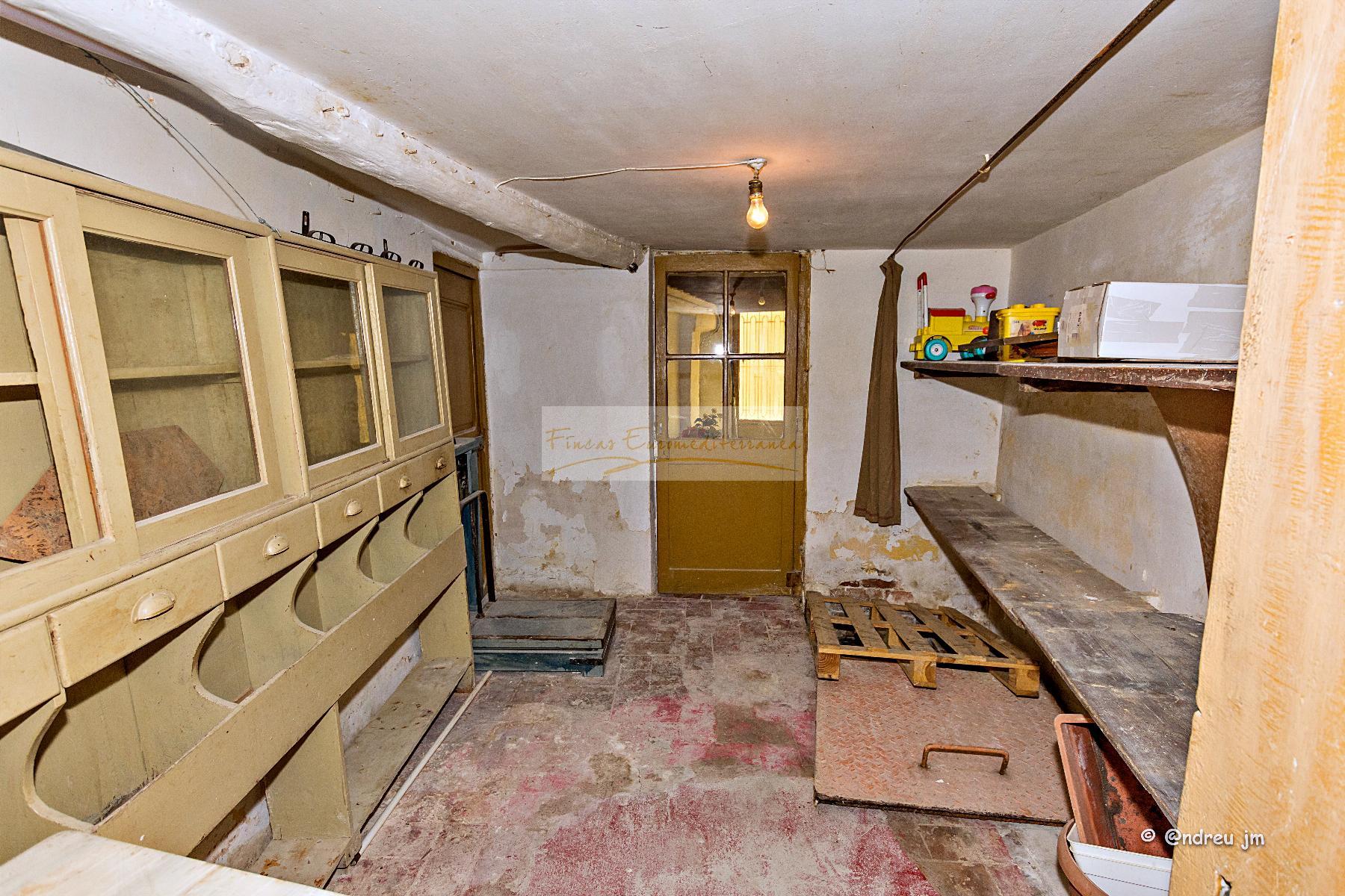 For sale of house in Montmaneu