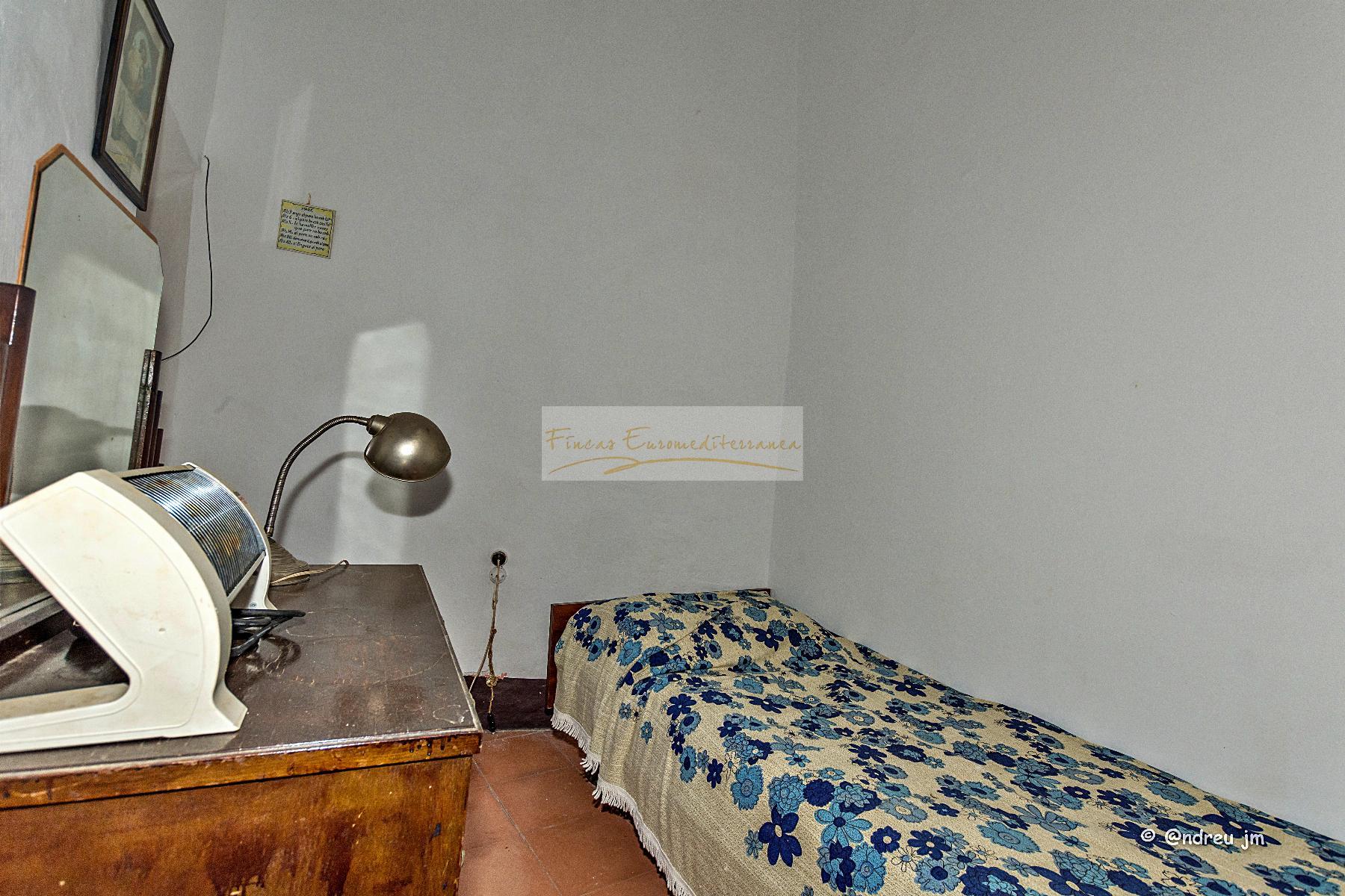 For sale of house in Montmaneu