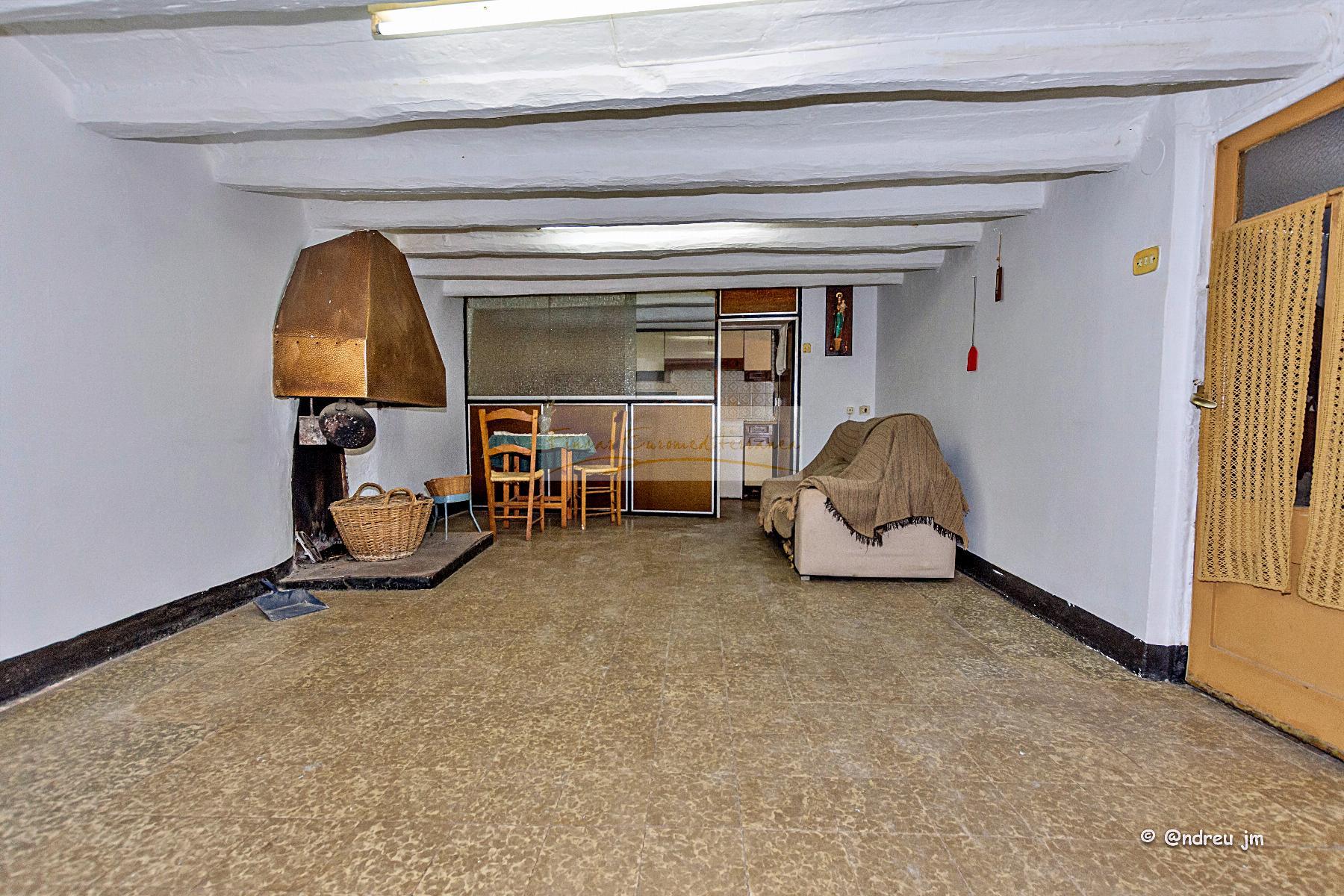 For sale of house in Montmaneu