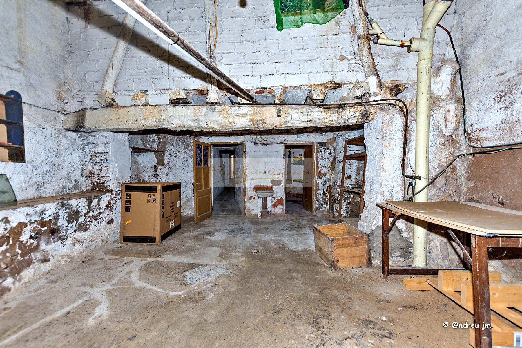 For sale of house in Montmaneu