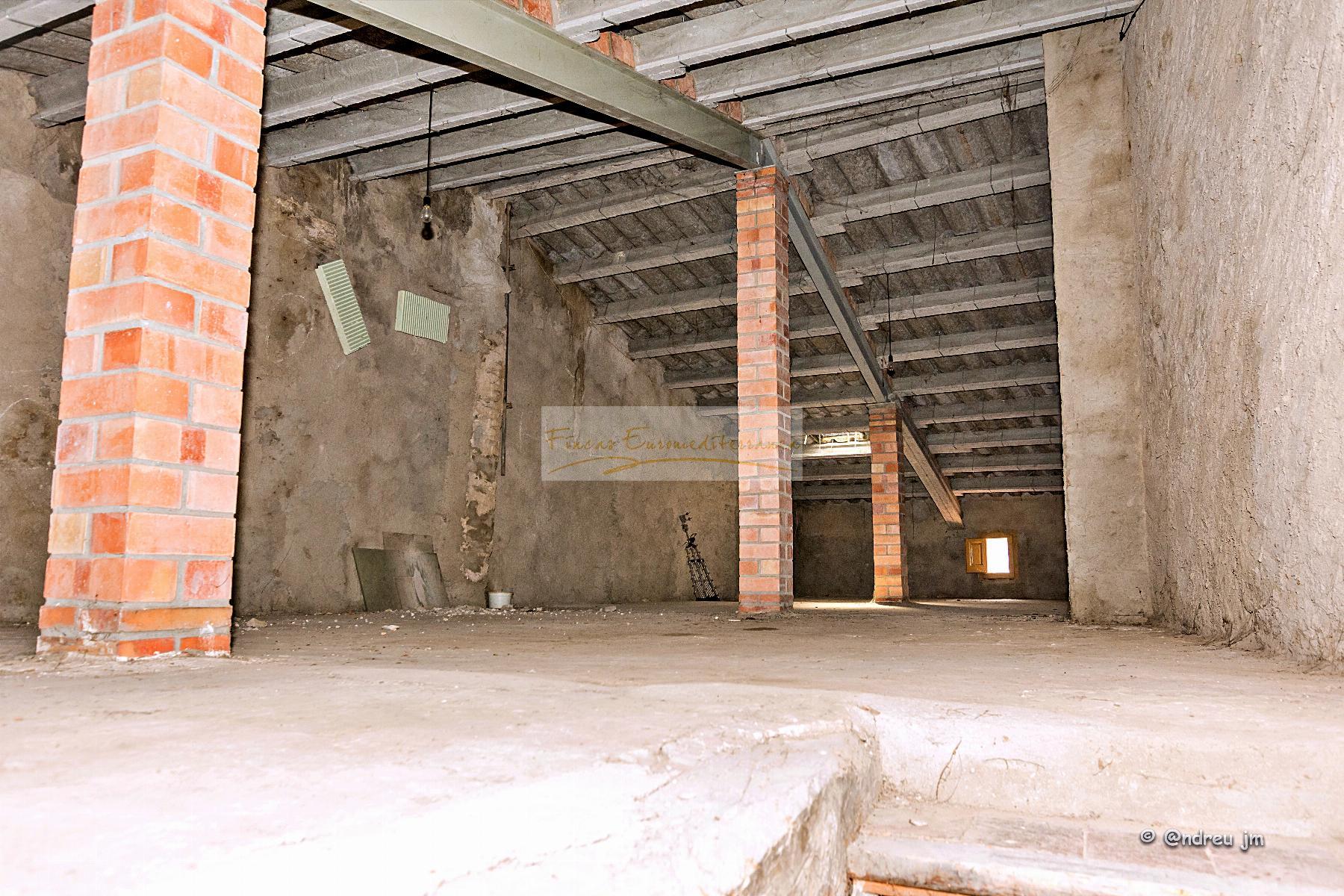 For sale of house in Montmaneu