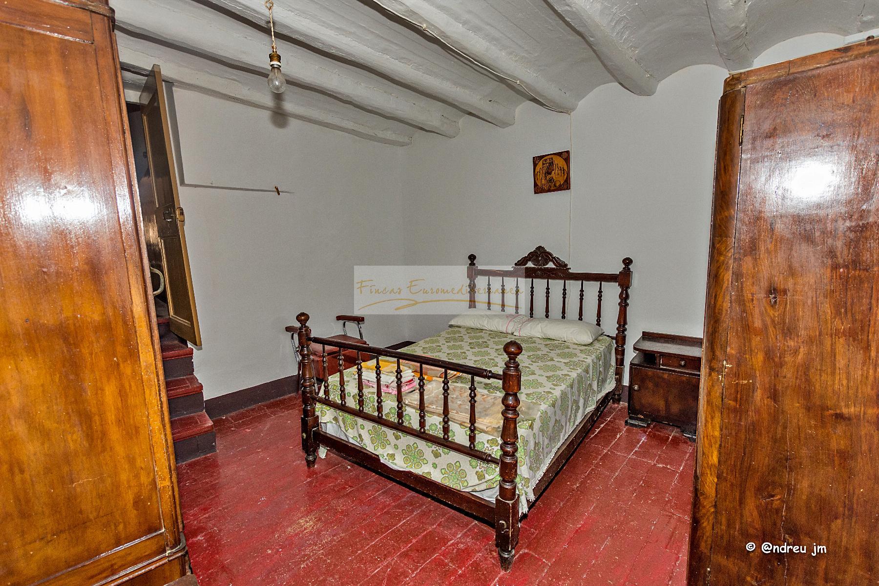 For sale of house in Montmaneu