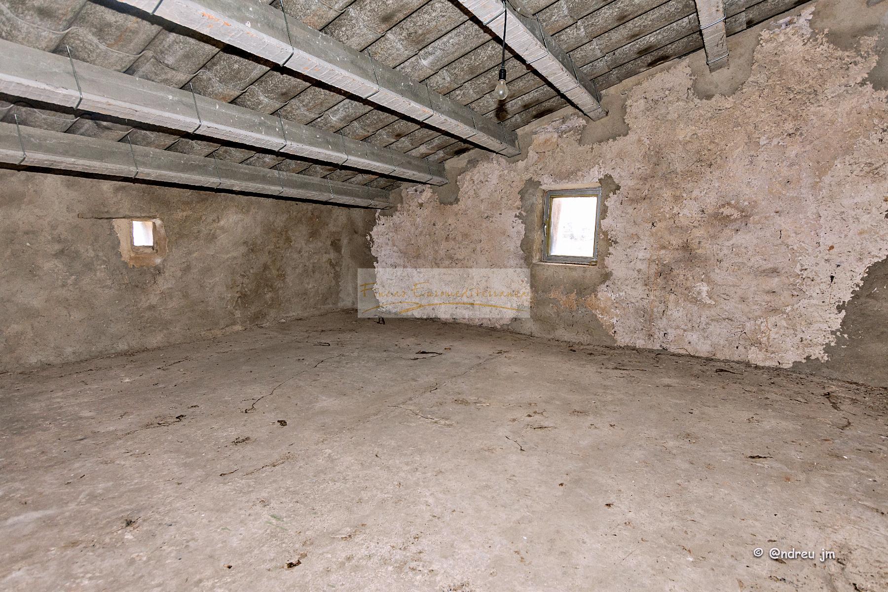 For sale of house in Montmaneu