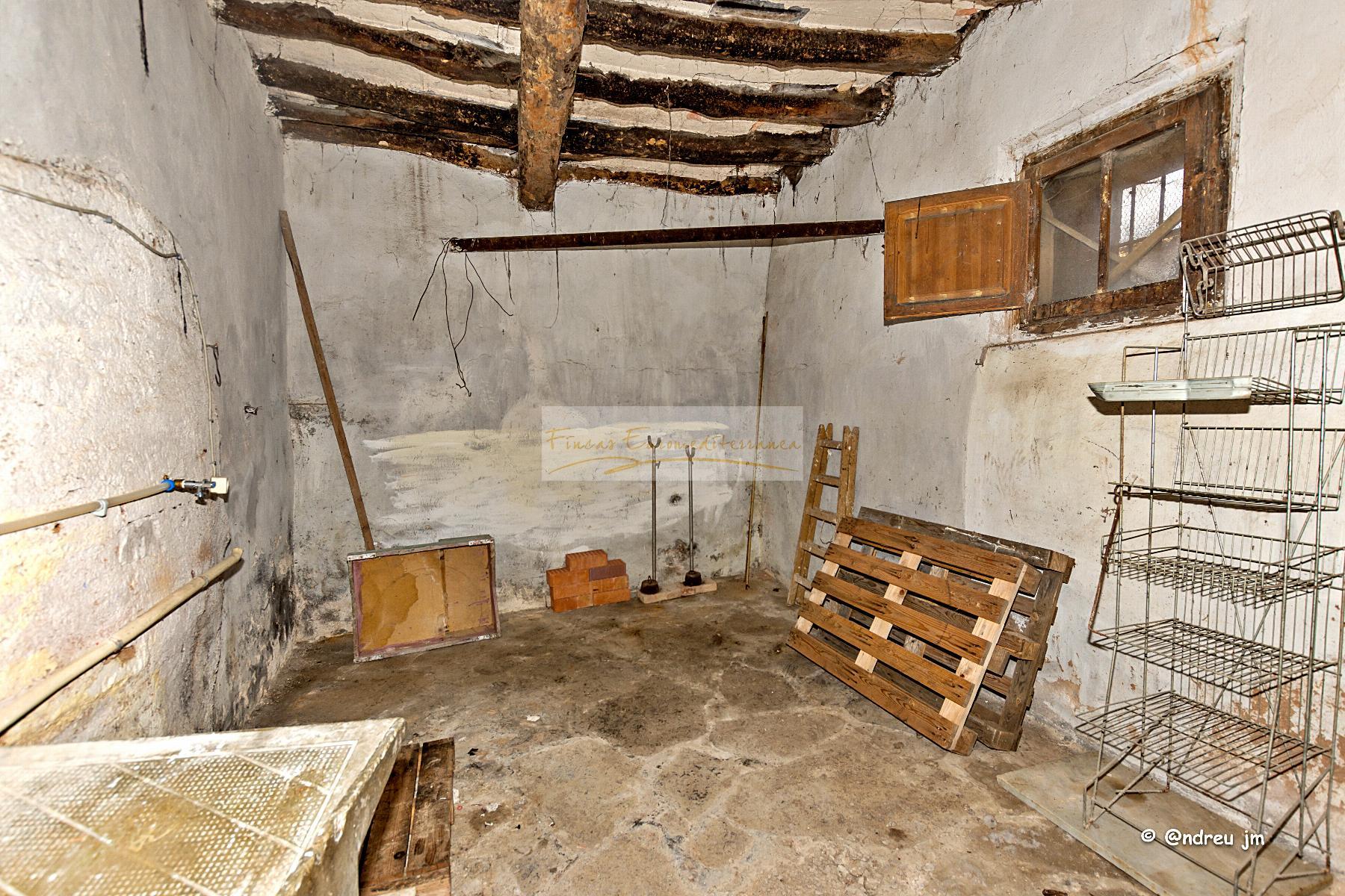 For sale of house in Montmaneu