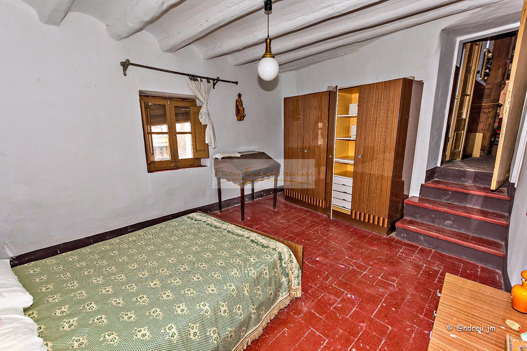 For sale of house in Montmaneu