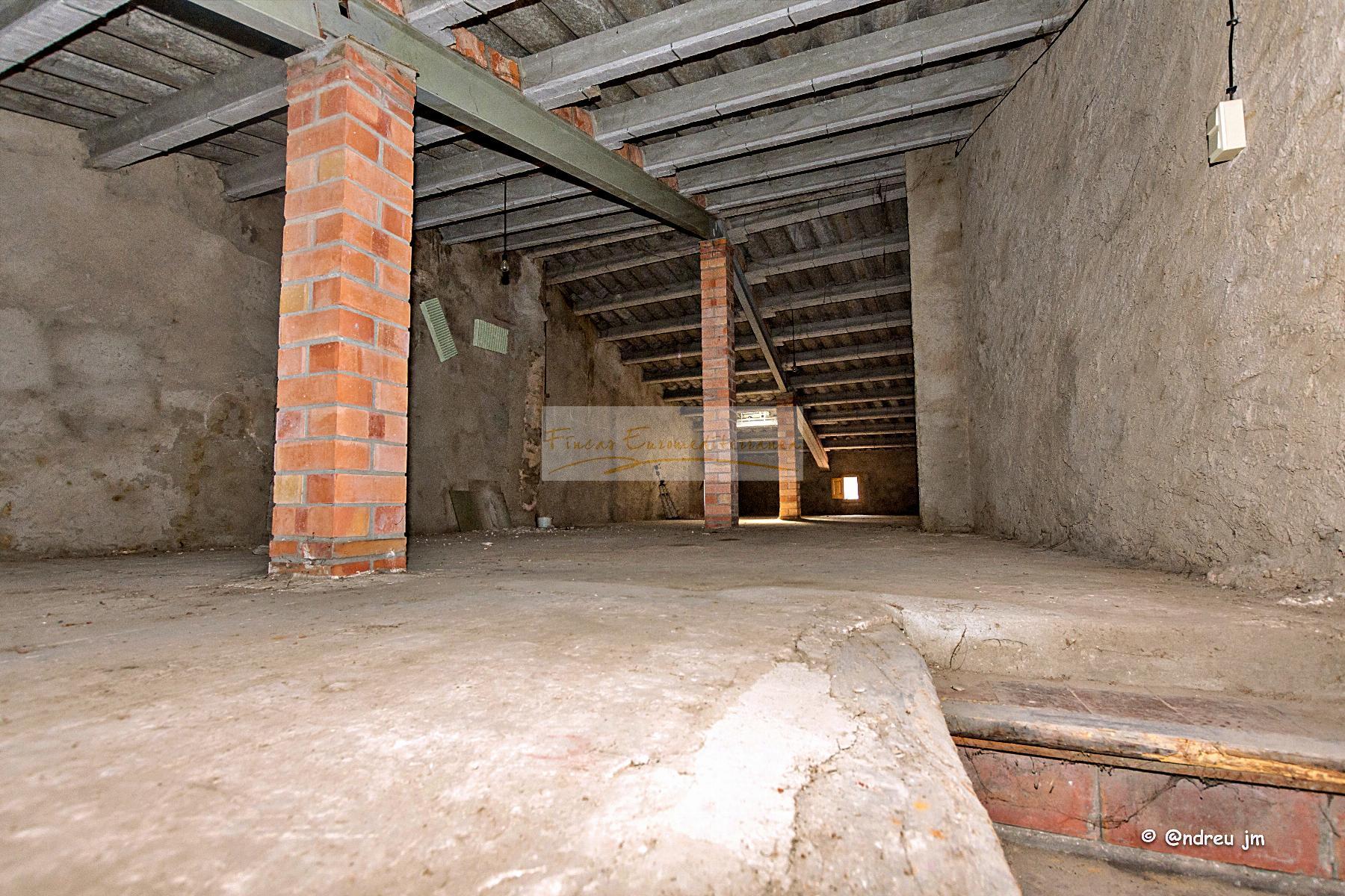 For sale of house in Montmaneu