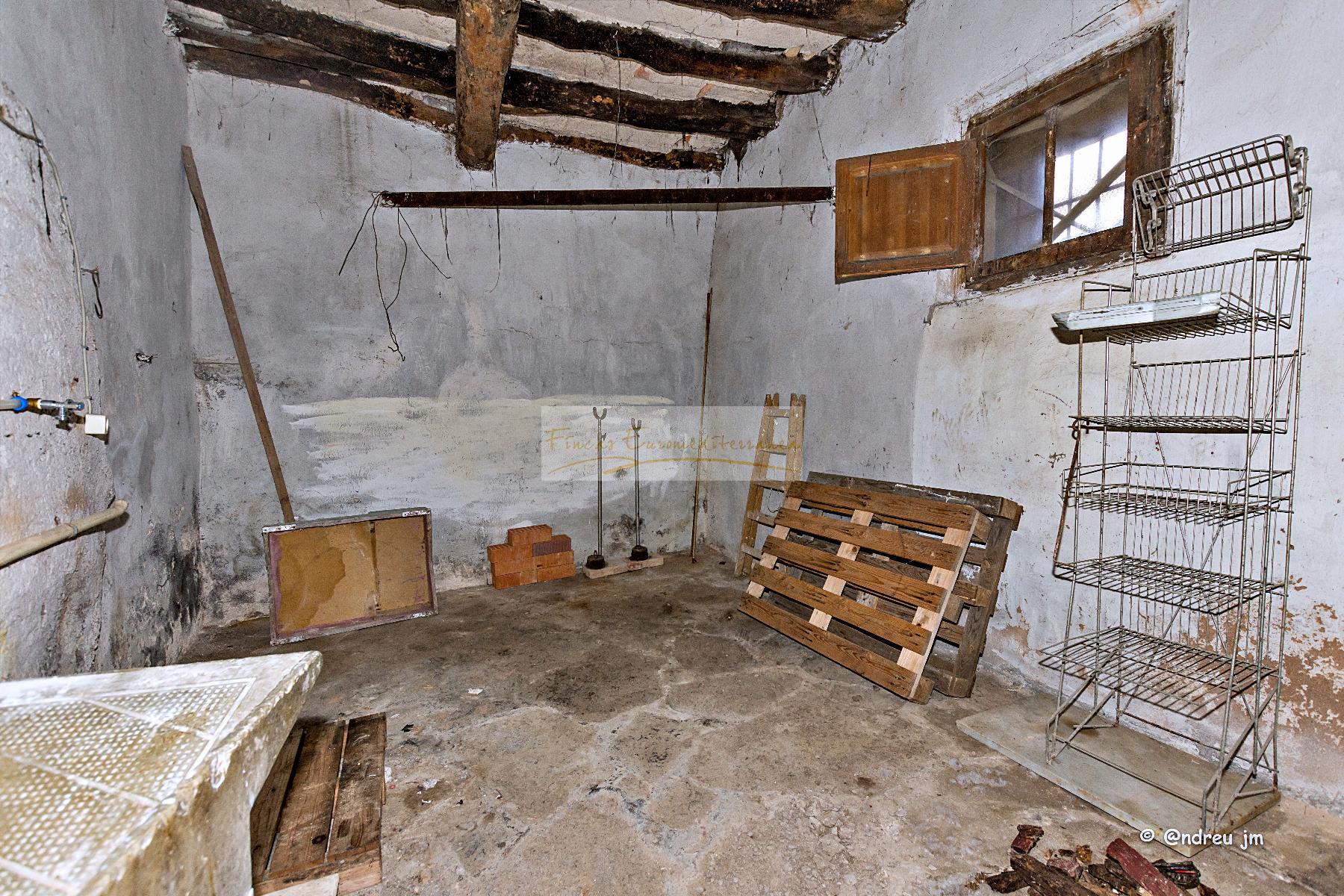 For sale of house in Montmaneu