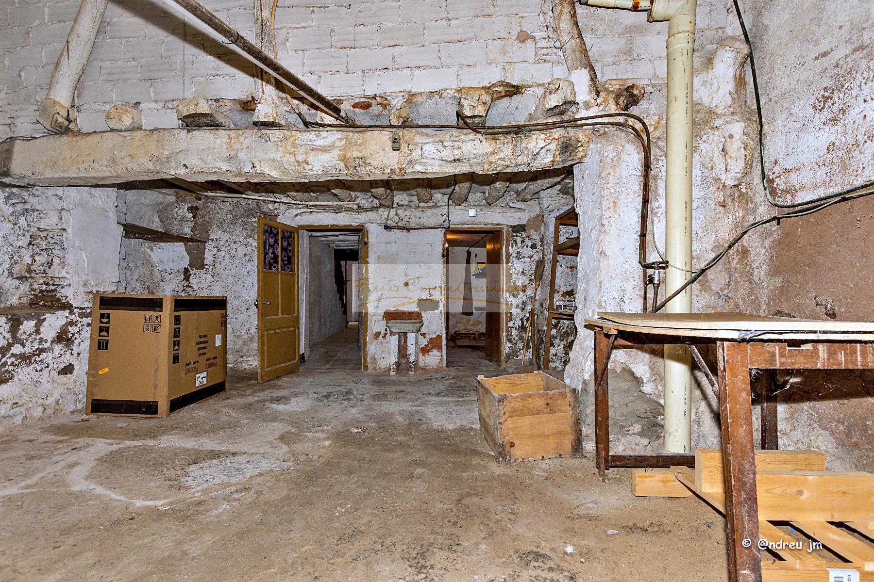 For sale of house in Montmaneu