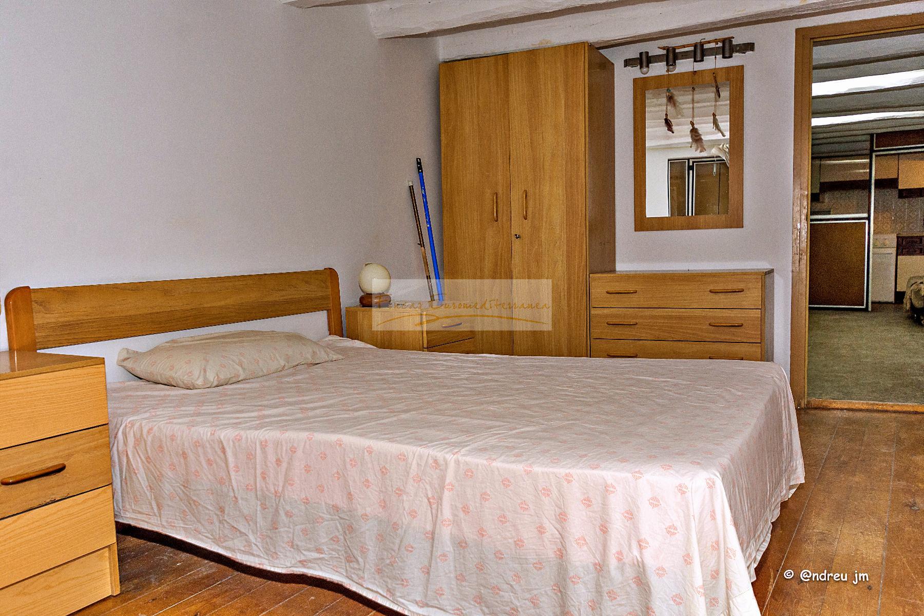 For sale of house in Montmaneu