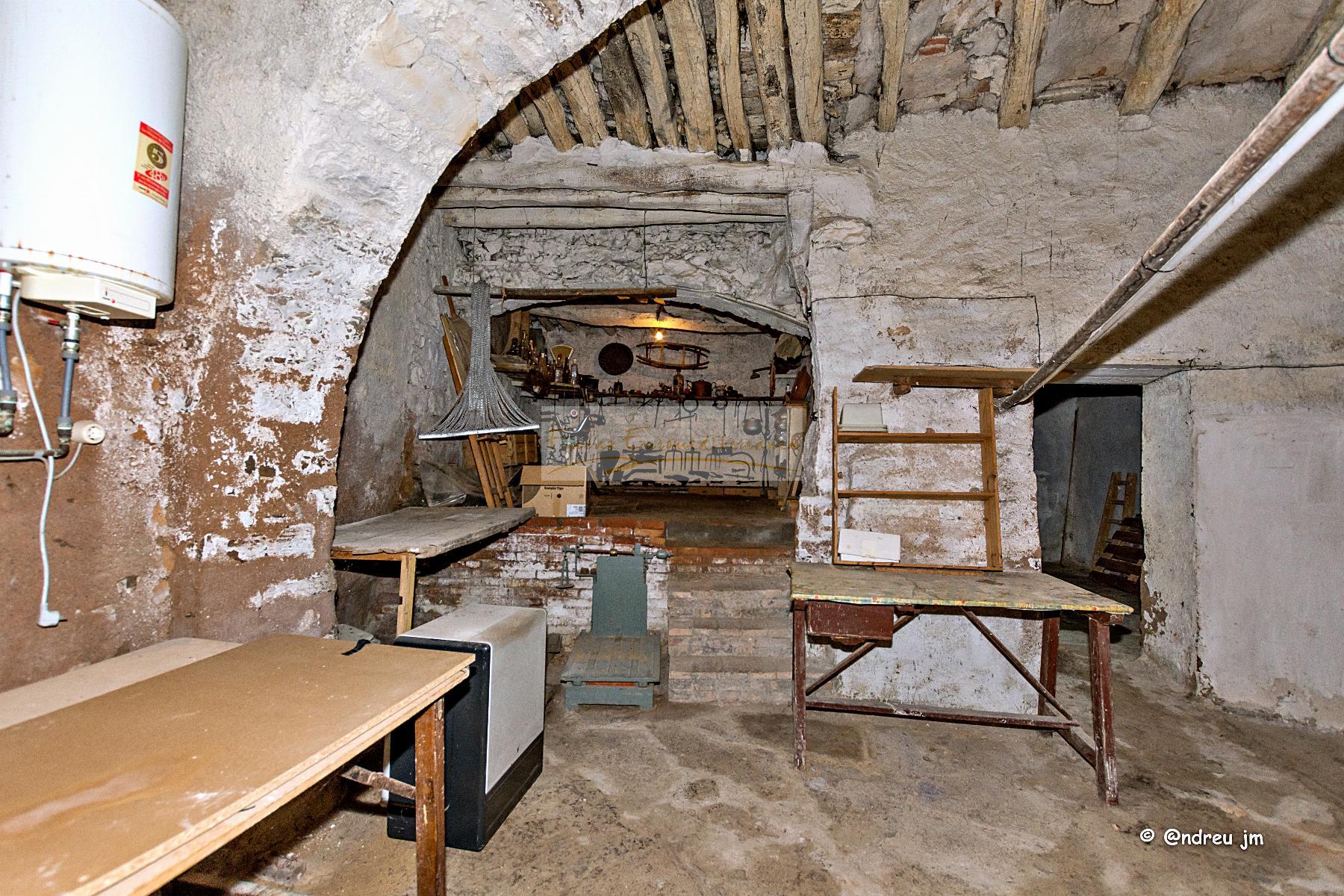 For sale of house in Montmaneu