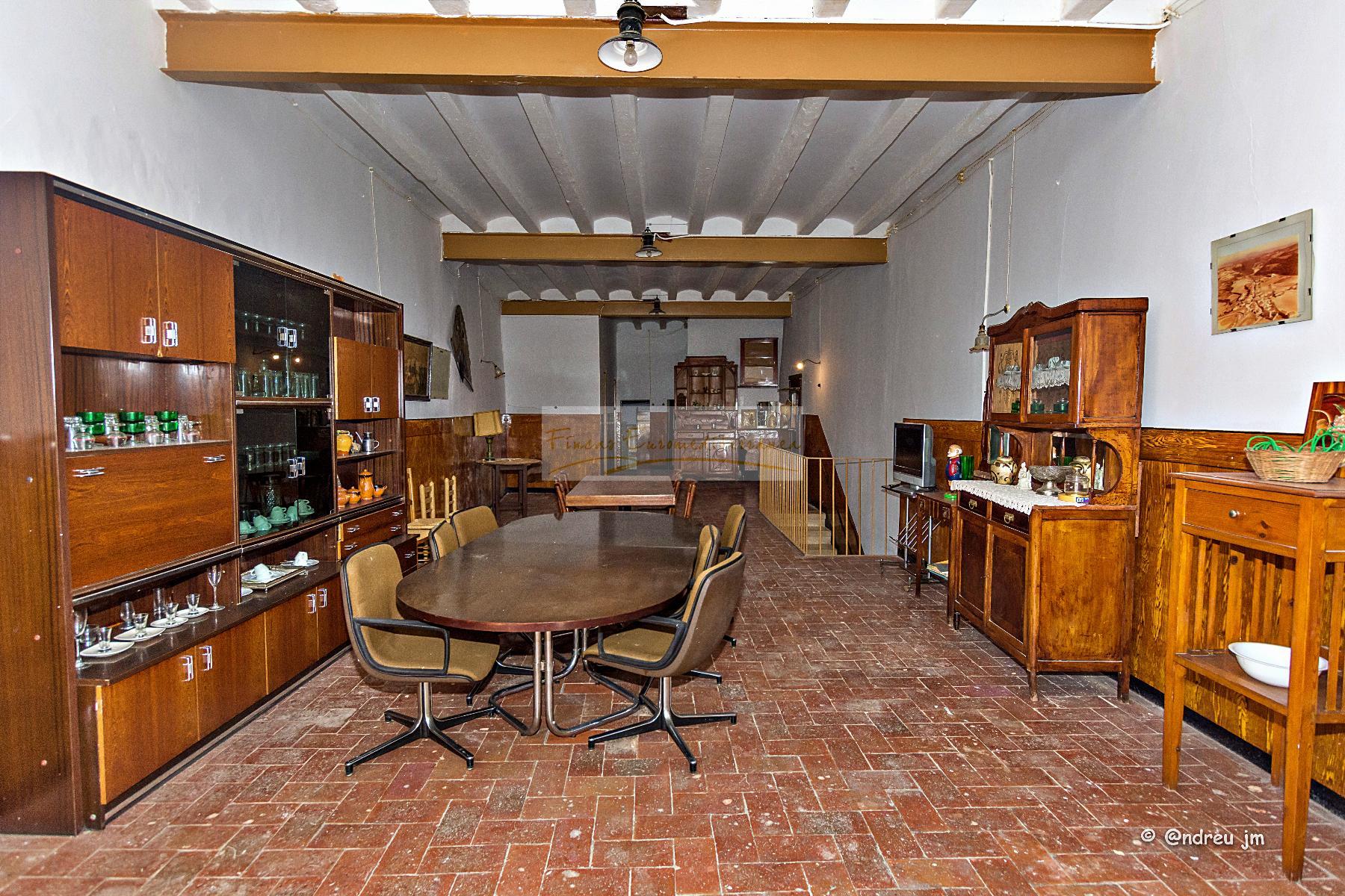 For sale of house in Montmaneu