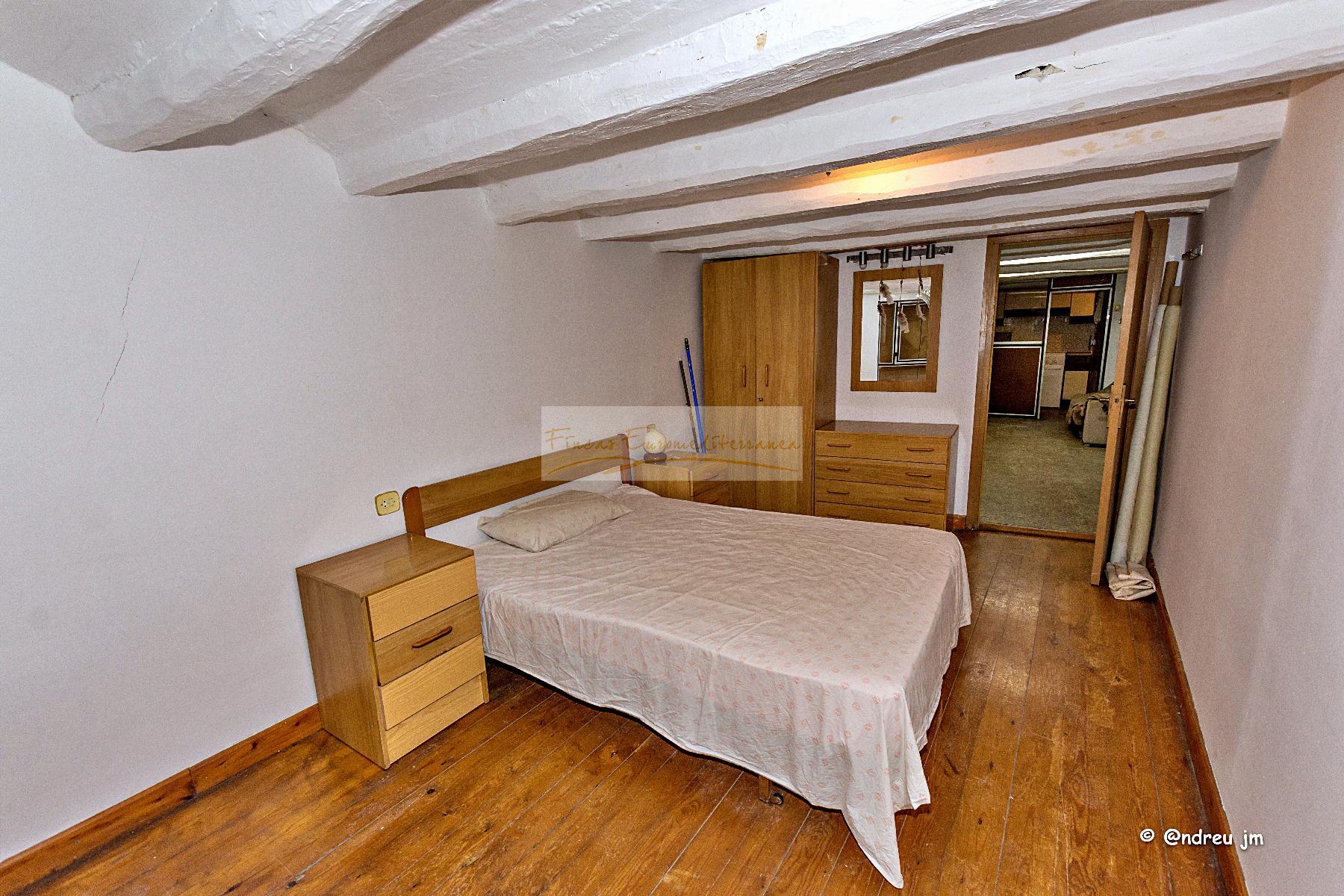 For sale of house in Montmaneu