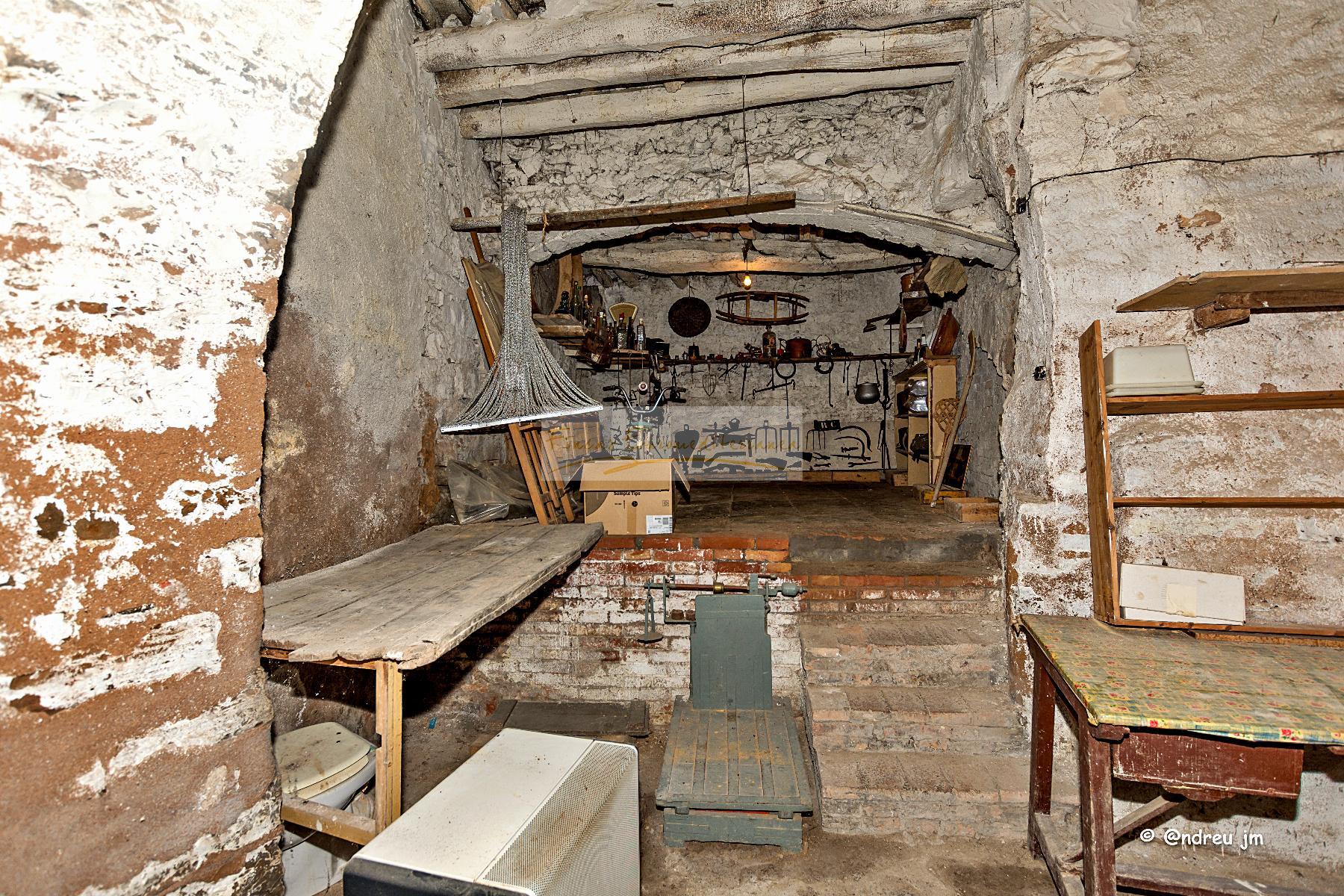 For sale of house in Montmaneu