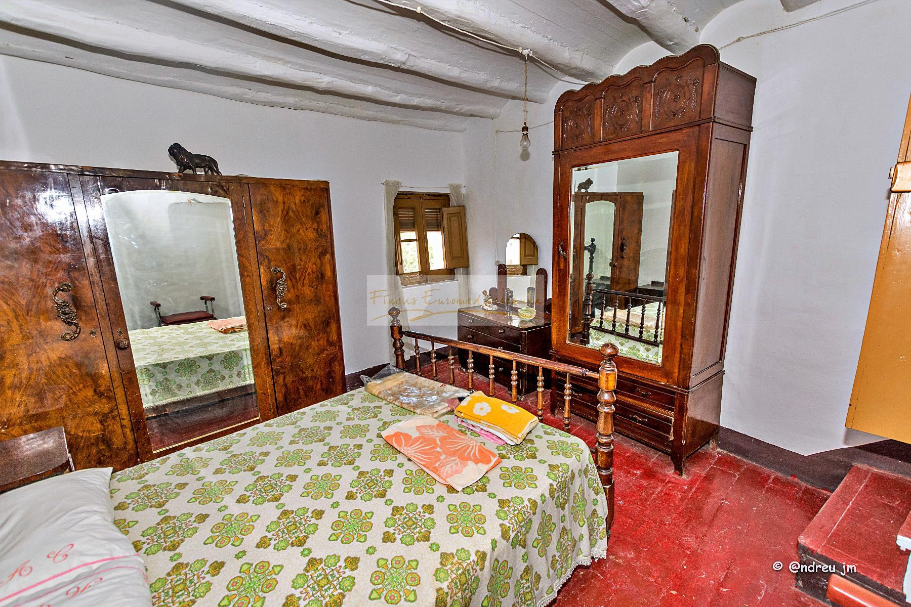 For sale of house in Montmaneu