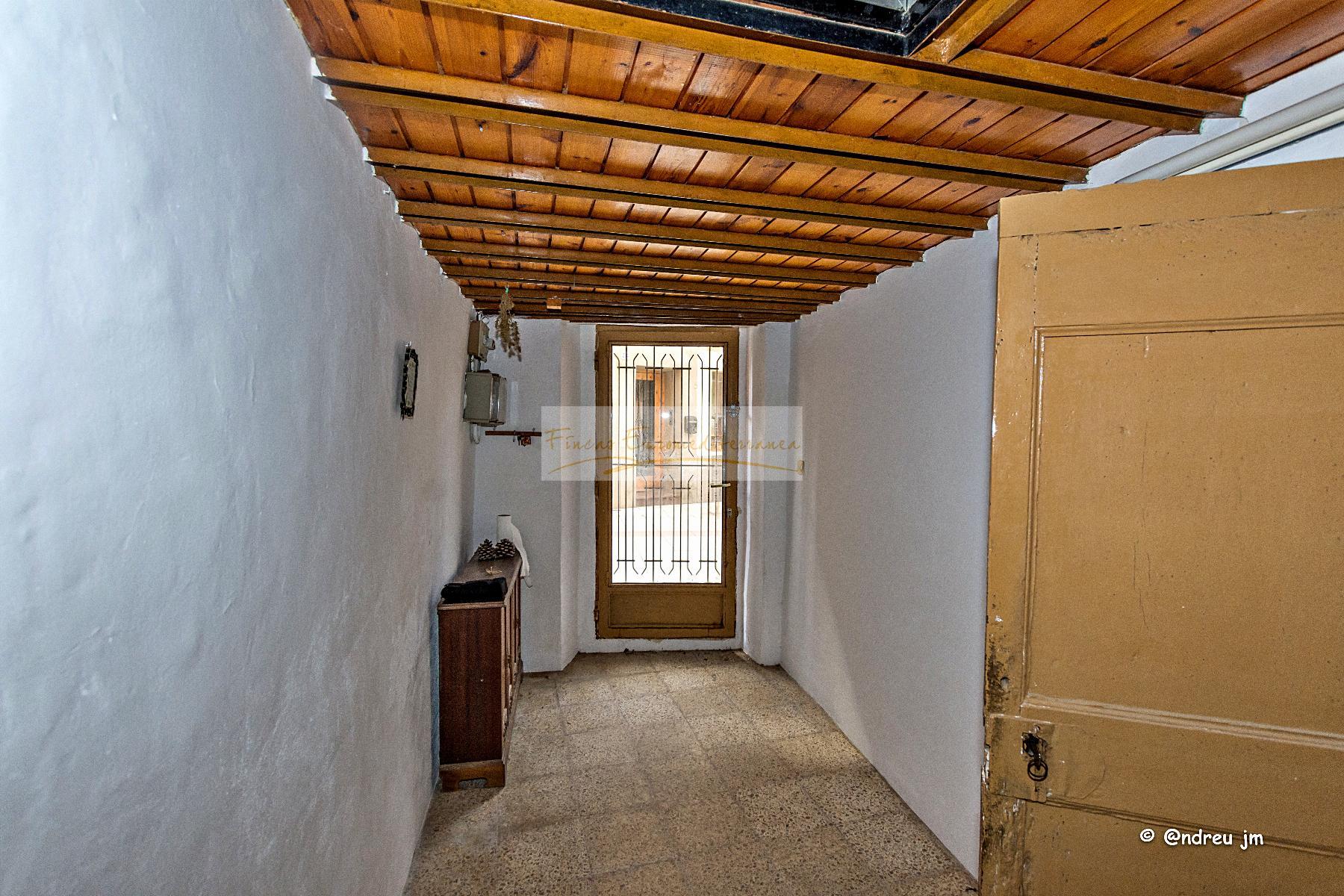 For sale of house in Montmaneu