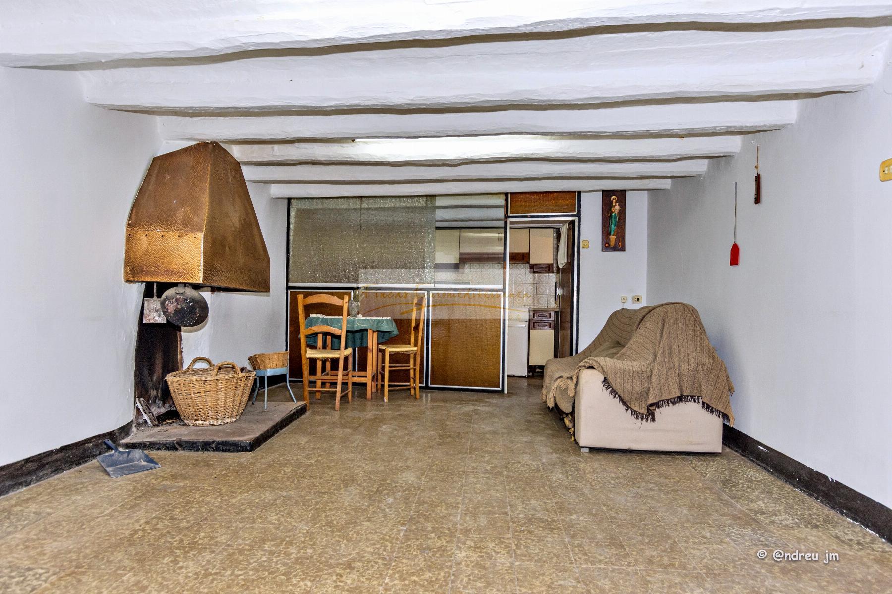 For sale of house in Montmaneu