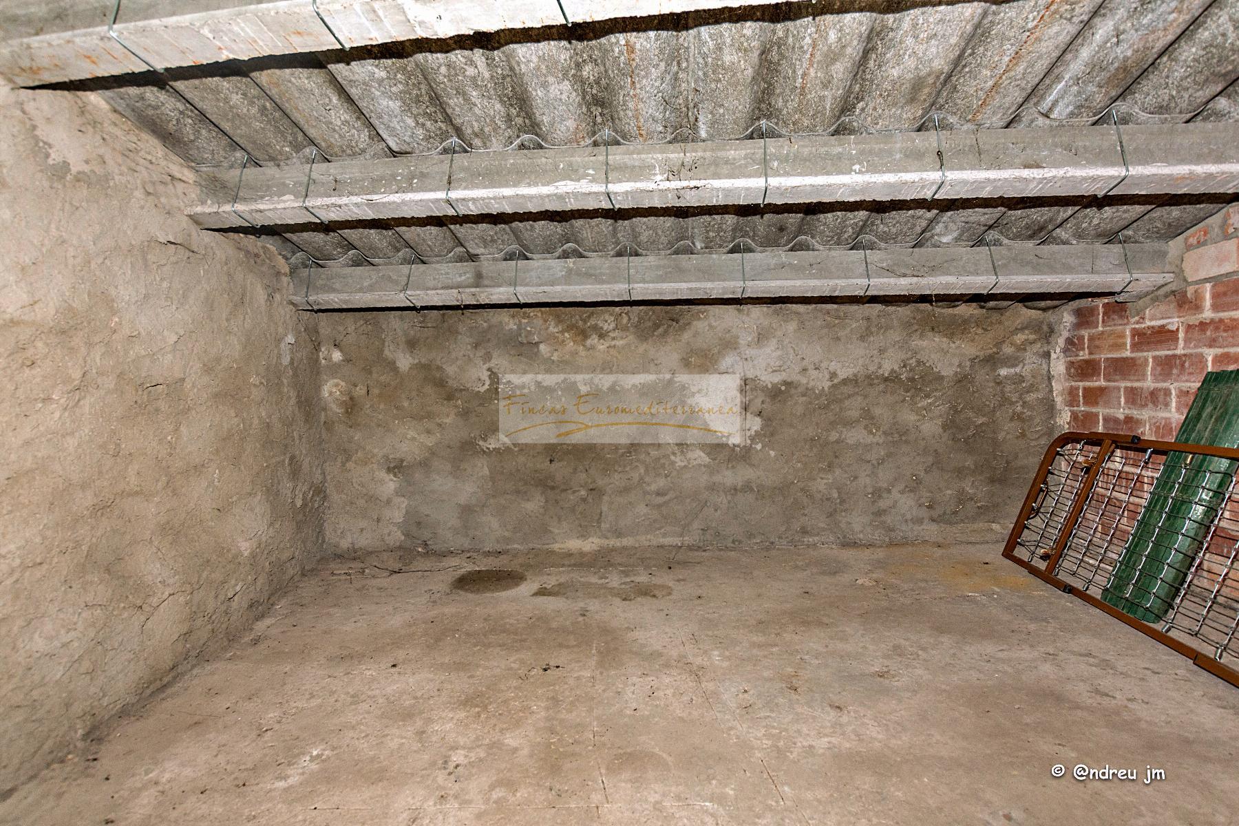 For sale of house in Montmaneu