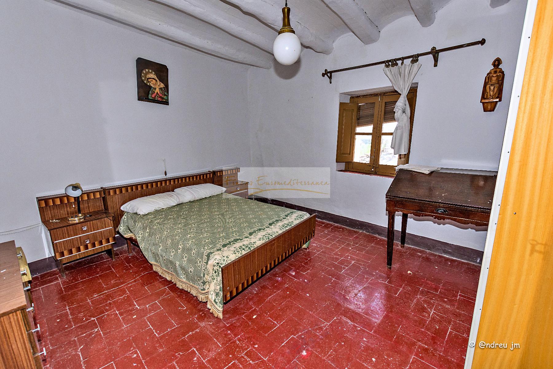 For sale of house in Montmaneu