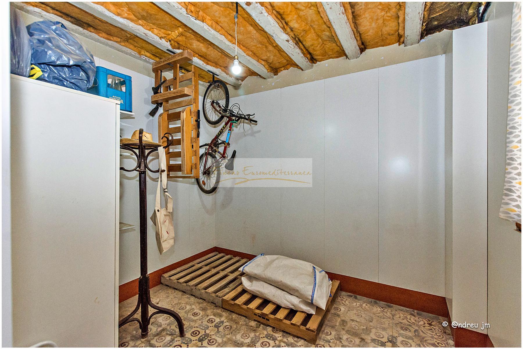 Venda de casa a Montmaneu