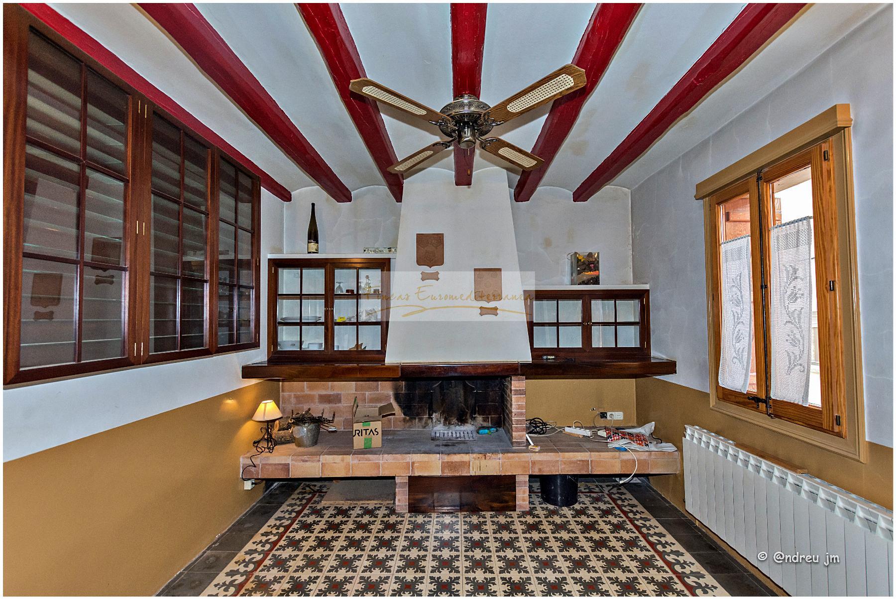 Venda de casa a Montmaneu