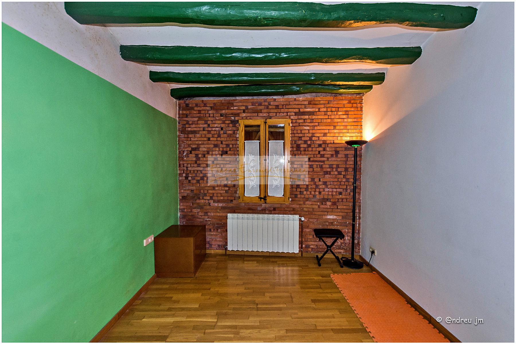 Venda de casa a Montmaneu