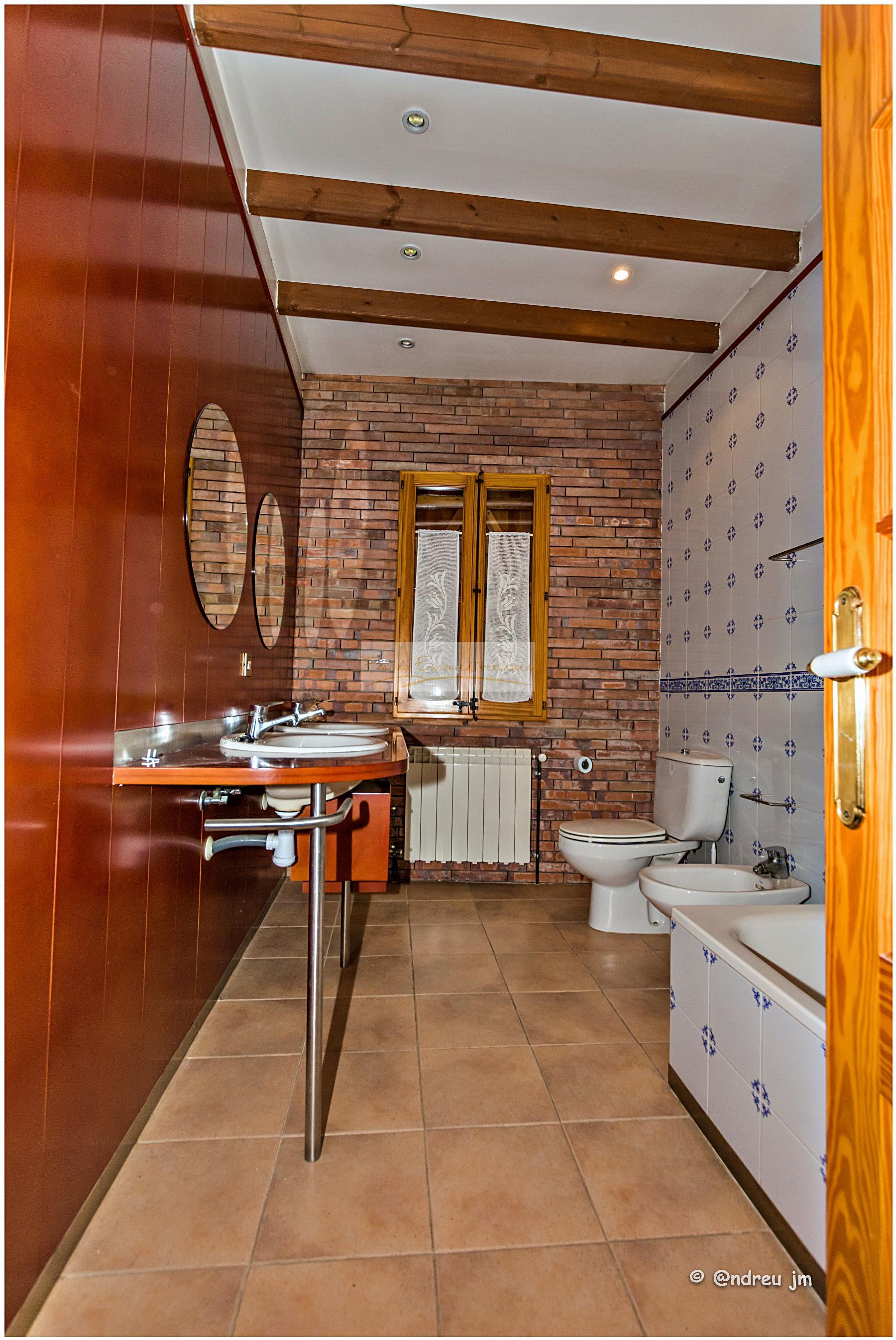 Venda de casa a Montmaneu