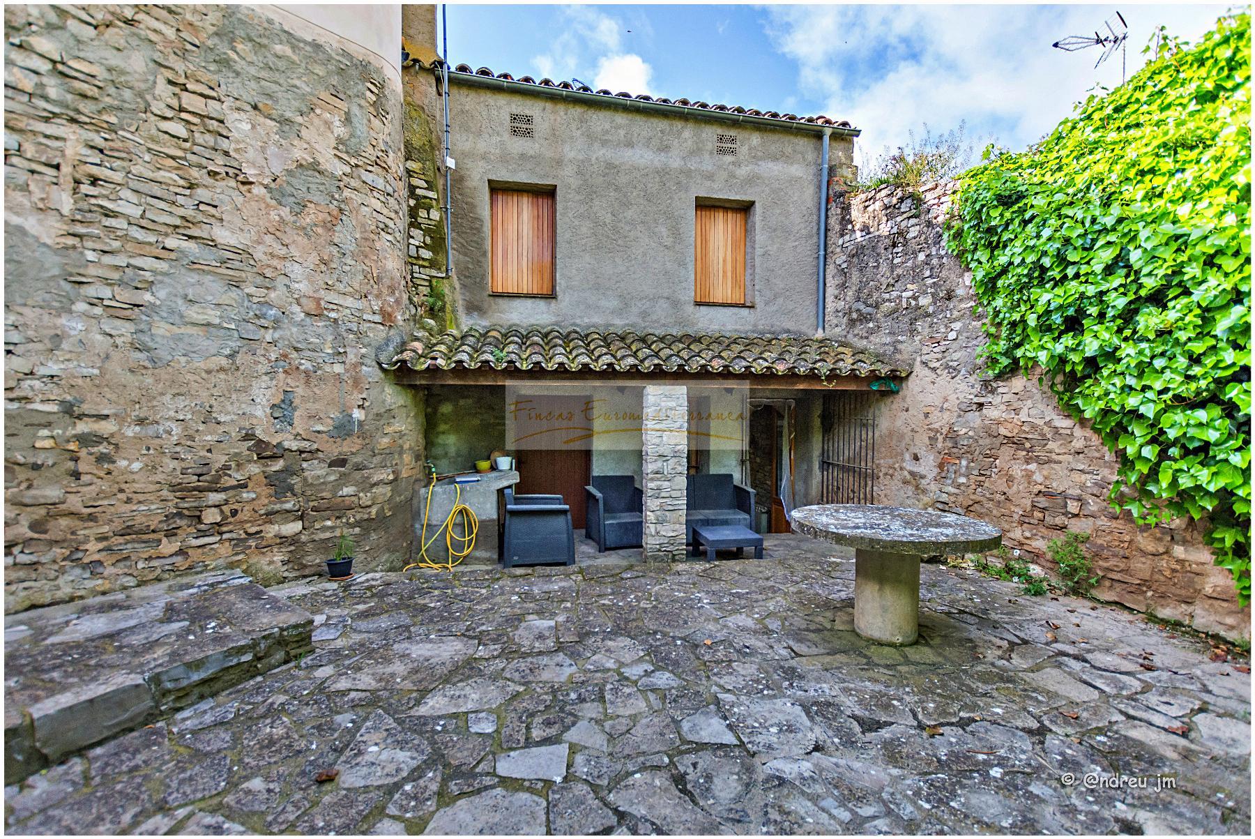 Venda de casa a Montmaneu