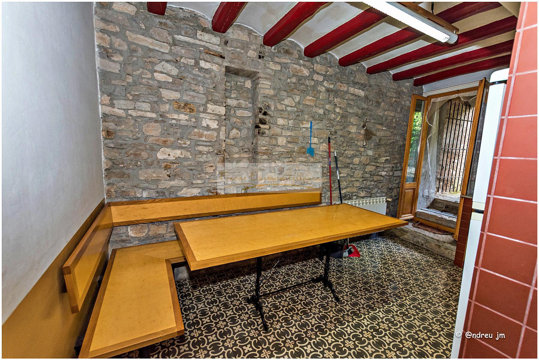 Venda de casa a Montmaneu