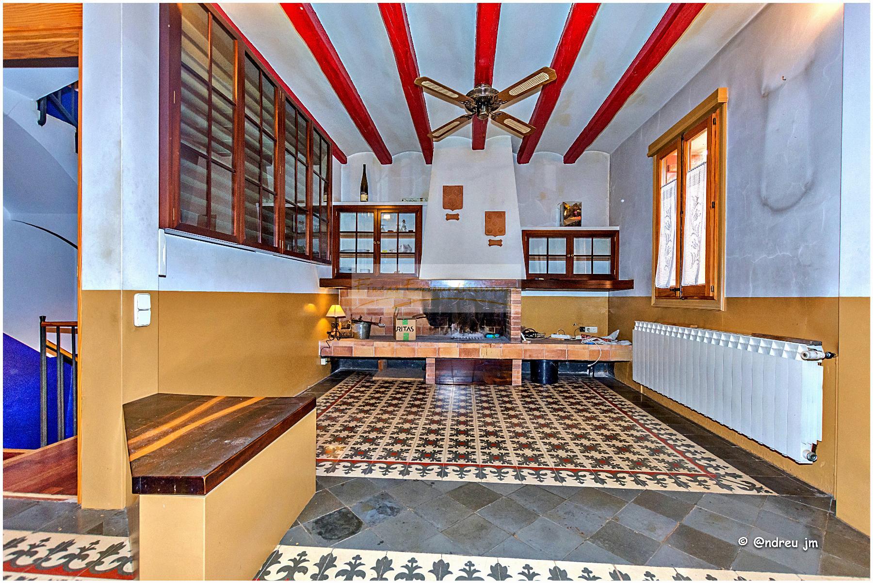 Venda de casa a Montmaneu