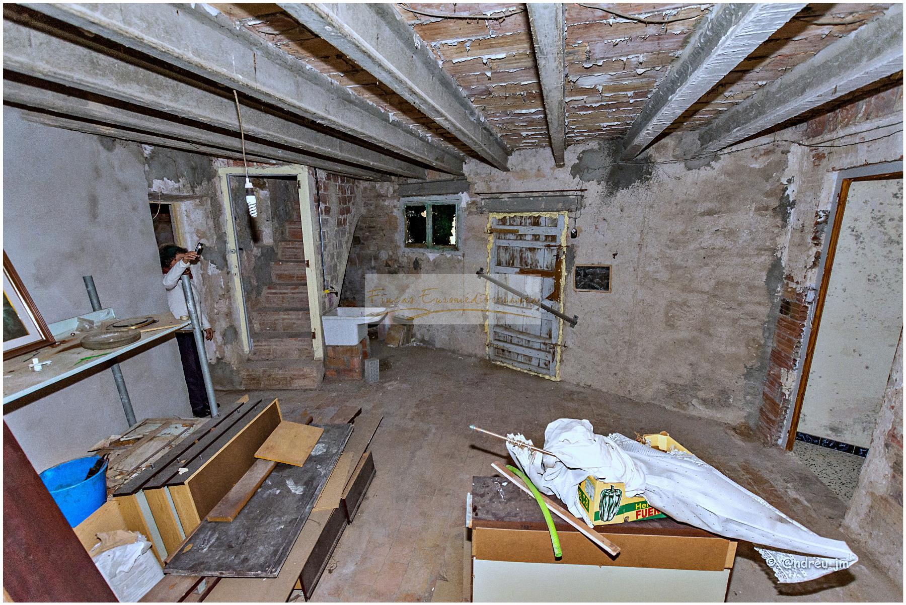 Venda de casa a Montmaneu