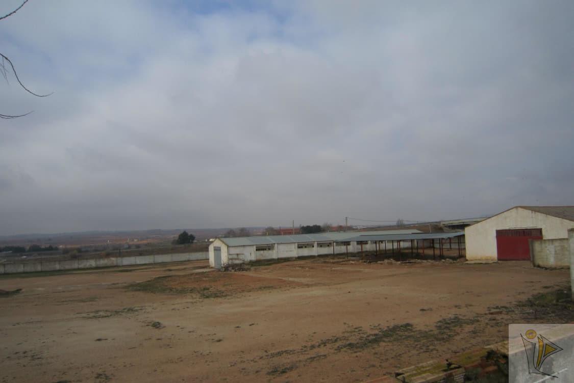 For sale of industrial plant/warehouse in Utiel
