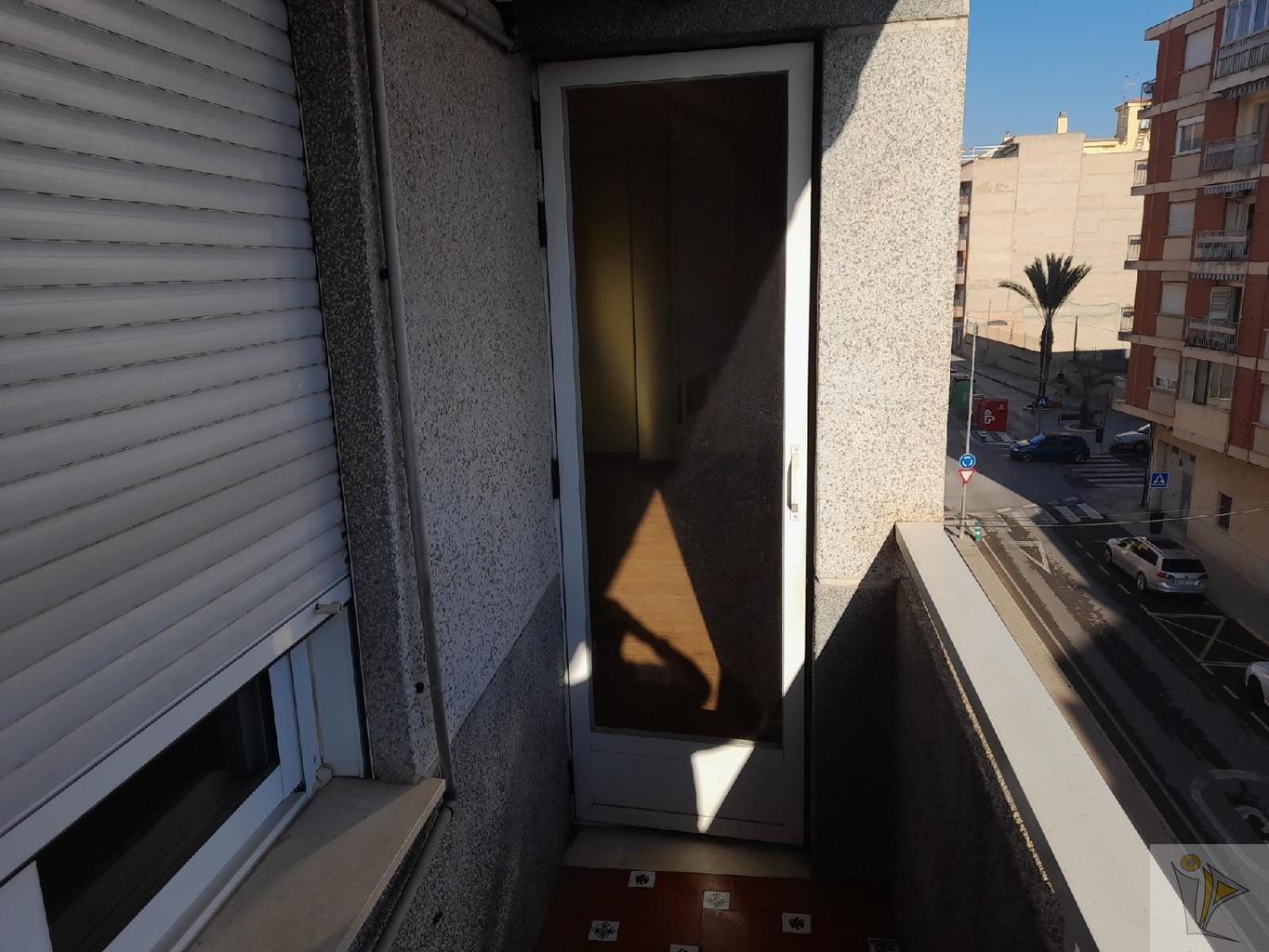 For sale of flat in La Pobla de Vallbona